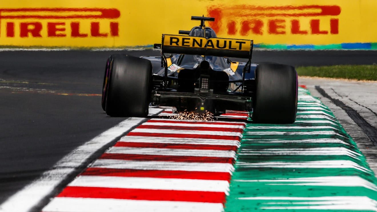 Nico Hulkenberg (GER) Renault Sport F1 Team RS18 sparks at Formula One World Championship, Rd12, Hungarian Grand Prix, Qualifying, Hungaroring, Hungary, Saturday 28 July 2018. © Manuel Goria/Sutton Images