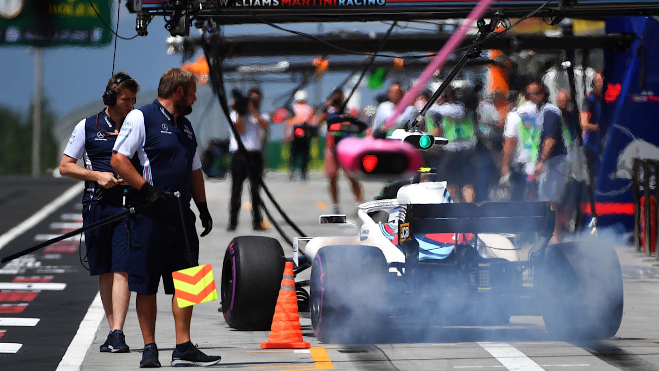 Sergey Sirotkin (RUS) Williams FW41 wheel spin and tyre smoke at Formula One World Championship, Rd12, Hungarian Grand Prix, Qualifying, Hungaroring, Hungary, Saturday 28 July 2018. © Mark Sutton/Sutton Images
