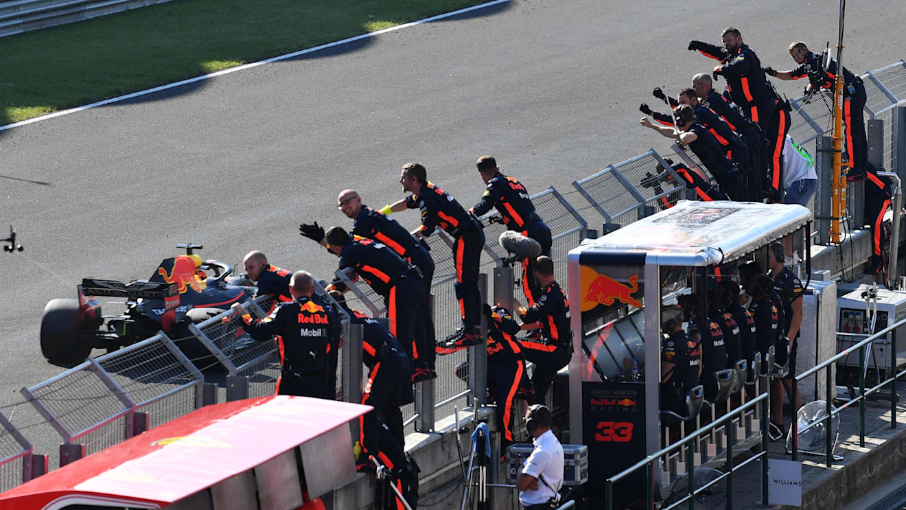 Daniel Ricciardo (AUS) Red Bull Racing RB14 crosses the line at Formula One World Championship, Rd12, Hungarian Grand Prix, Race, Hungaroring, Hungary, Sunday 29 July 2018. © Mark Sutton/Sutton Images