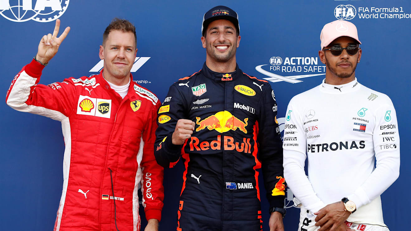 Max Verstappen (NED) Red Bull Racing walks away with marshal after crashing in FP3 at Formula One World Championship, Rd6, Monaco Grand Prix, Qualifying, Monte-Carlo, Monaco, Saturday 26 May 2018. © Mark Sutton/Sutton Images
