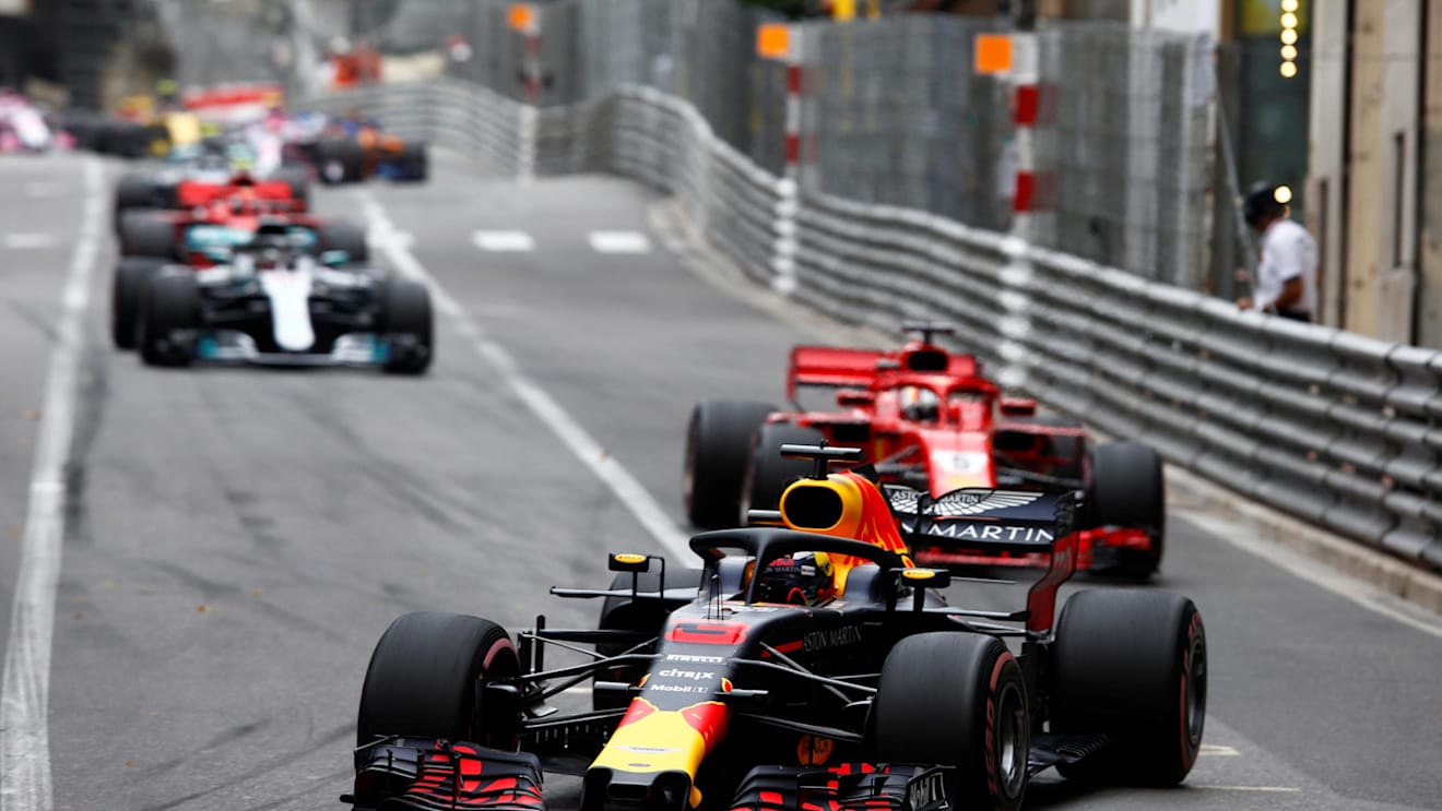 Daniel Ricciardo (AUS) Red Bull Racing RB14 leads Sebastian Vettel (GER) Ferrari SF-71H at the start of the race at Formula One World Championship, Rd6, Monaco Grand Prix, Race, Monte-Carlo, Monaco, Sunday 27 May 2018. © Andy Hone/LAT/Sutton Images