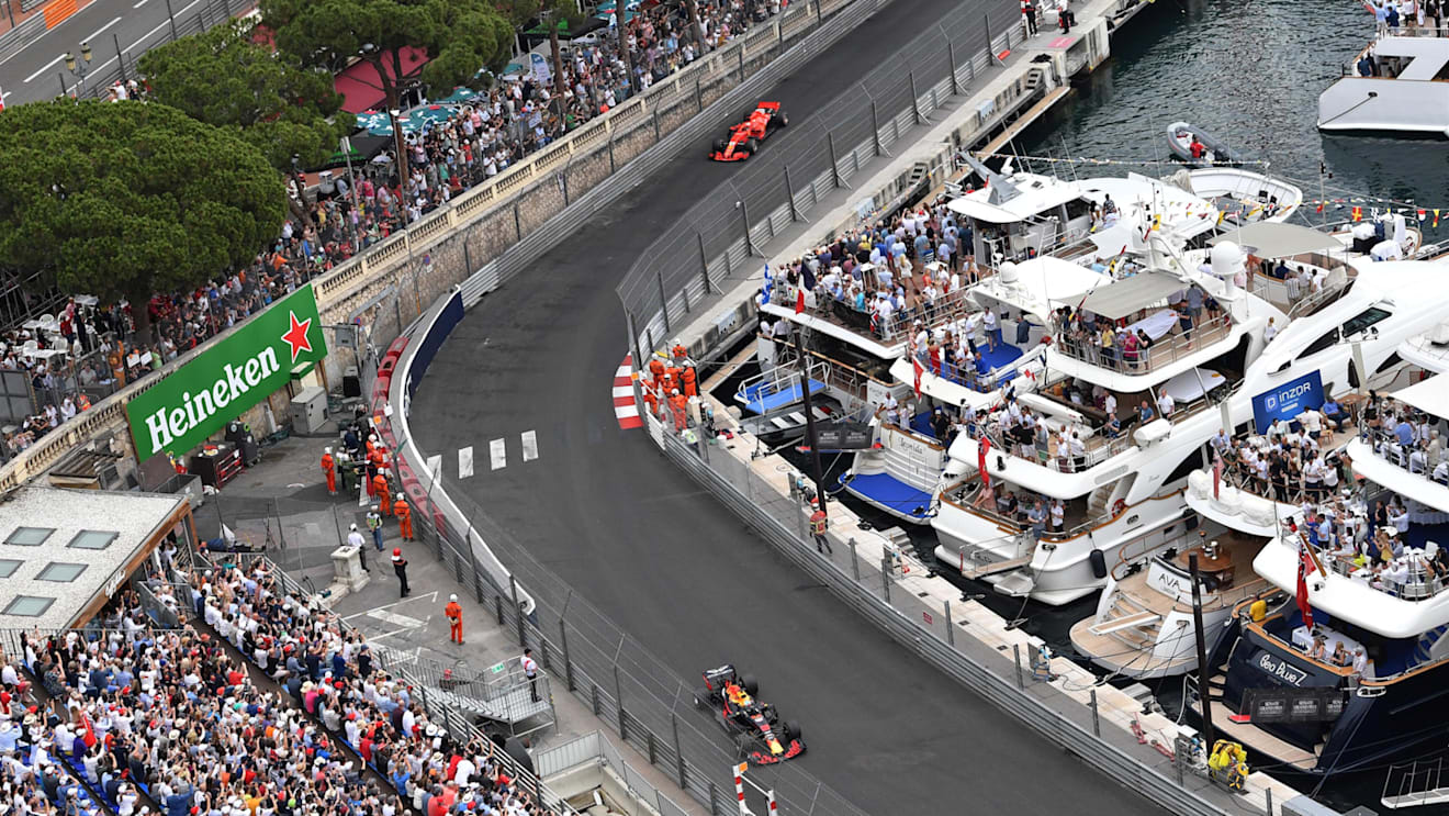 Daniel Ricciardo (AUS) Red Bull Racing RB14 leads Sebastian Vettel (GER) Ferrari SF-71H at Formula One World Championship, Rd6, Monaco Grand Prix, Race, Monte-Carlo, Monaco, Sunday 27 May 2018. © Jerry Andre/Sutton Images