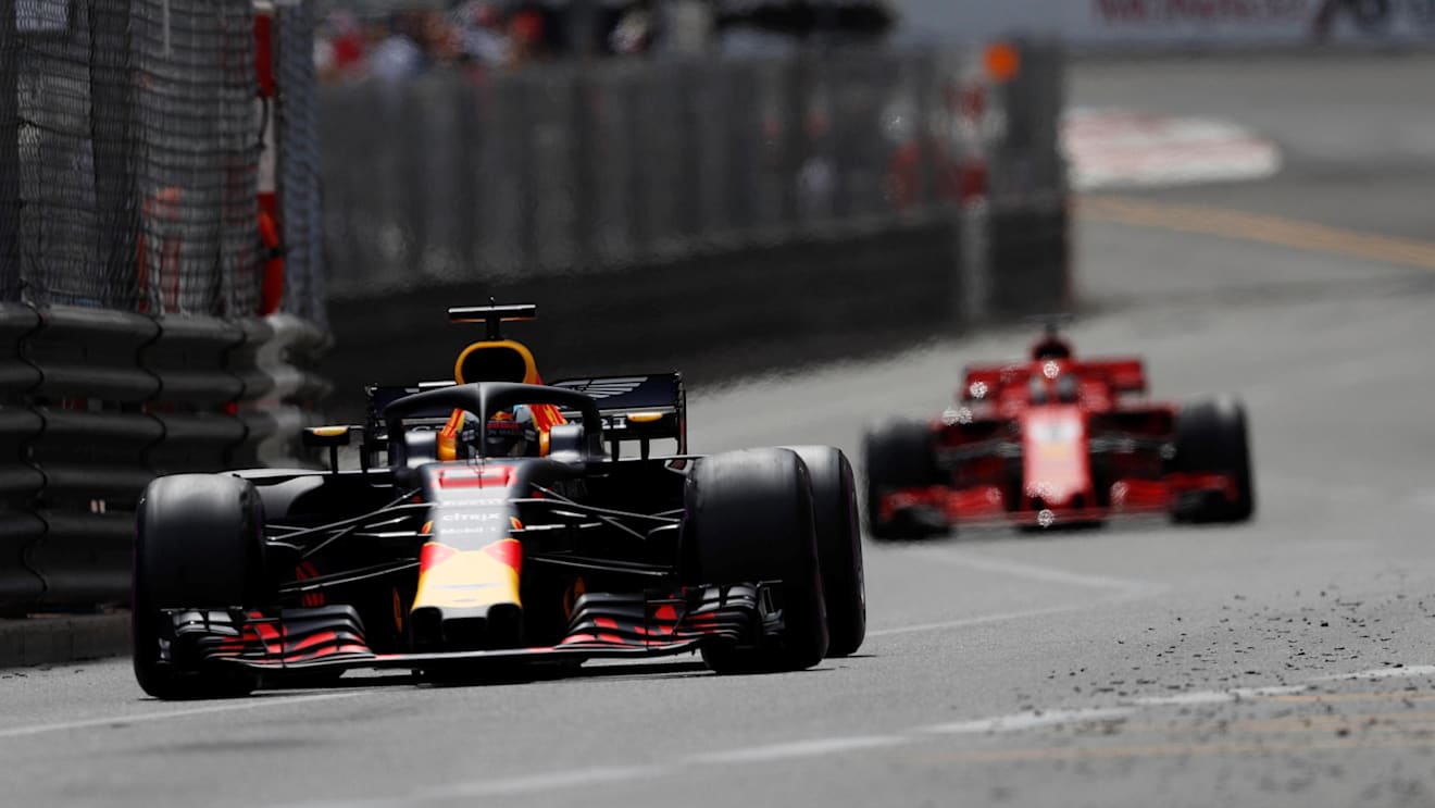 Daniel Ricciardo (AUS) Red Bull Racing RB14 leads Sebastian Vettel (GER) Ferrari SF-71H at Formula One World Championship, Rd6, Monaco Grand Prix, Race, Monte-Carlo, Monaco, Sunday 27 May 2018. © Manuel Goria/Sutton Images