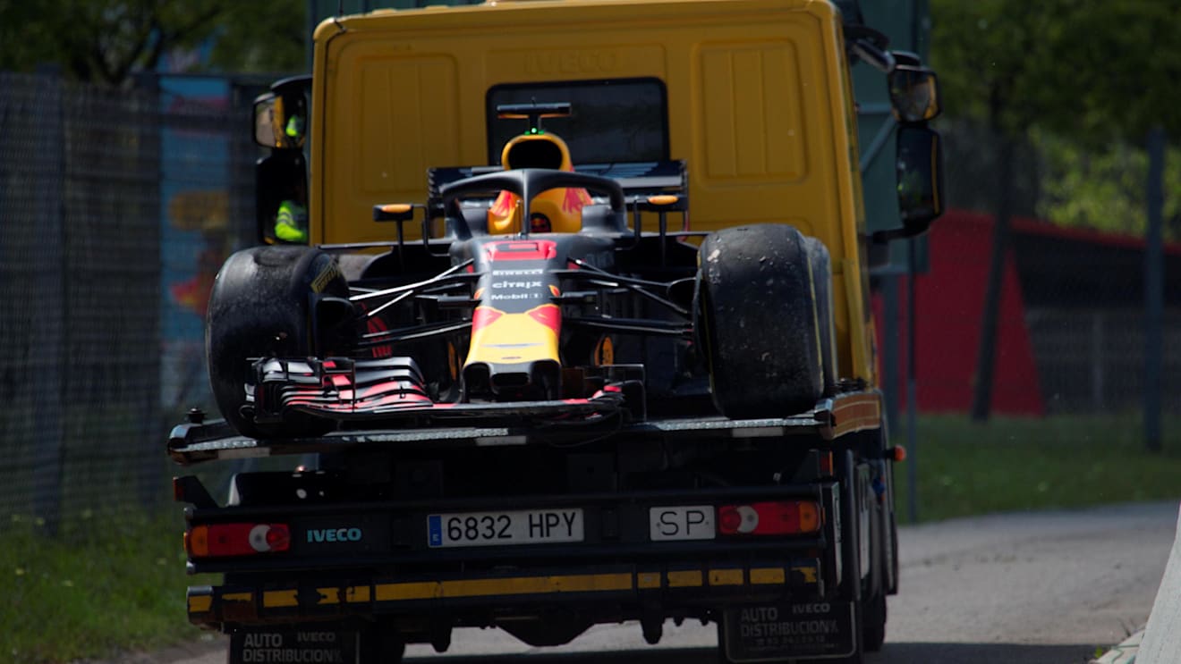 The crashed car of Daniel Ricciardo (AUS) Red Bull Racing RB14 is recovered in FP1 at Formula One World Championship, Rd5, Spanish Grand Prix, Practice, Barcelona, Spain, Friday 11 May 2018. © Rubio/Sutton Images