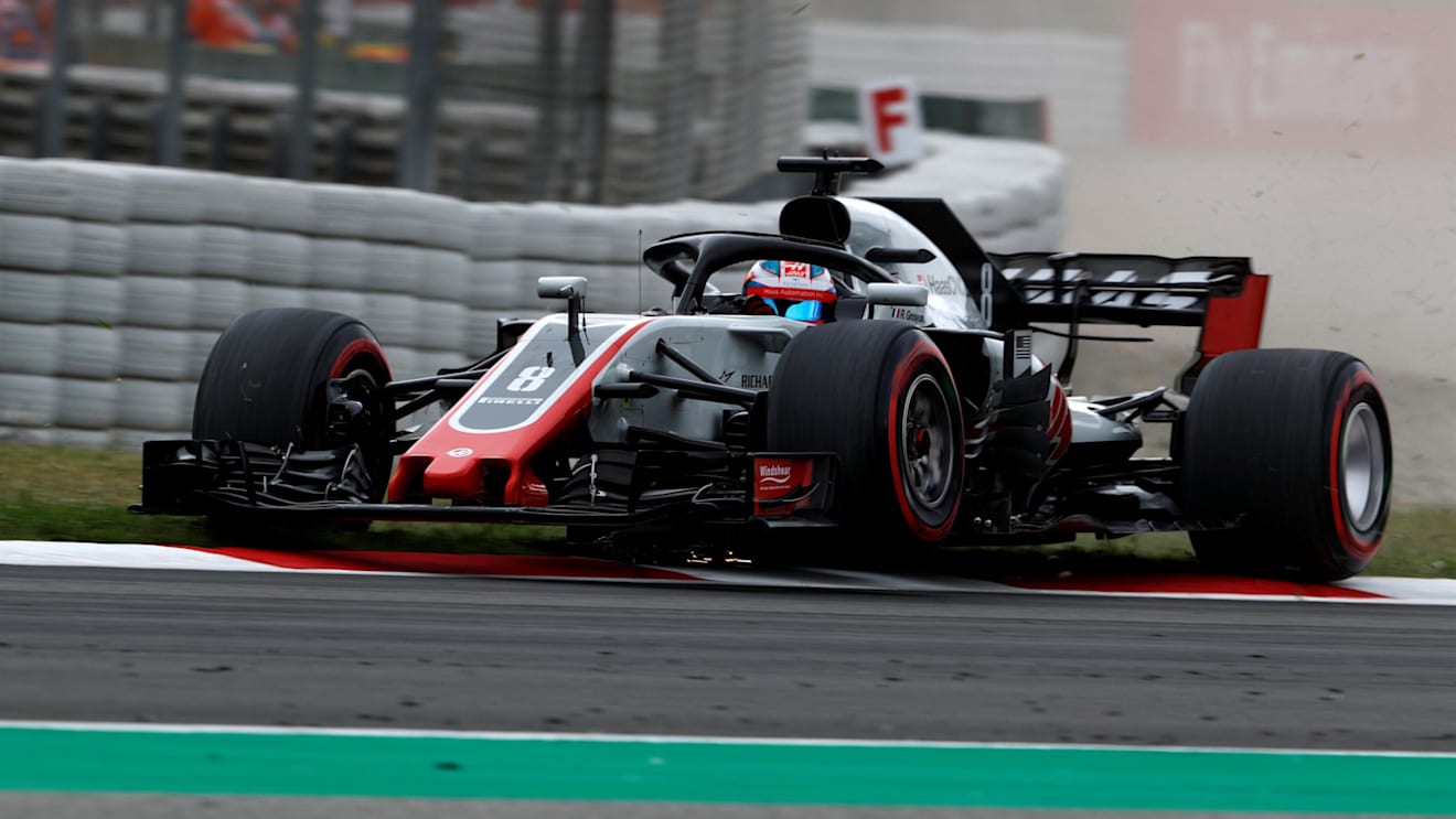Romain Grosjean (FRA) Haas VF-18 runs wide on the kerb at Formula One World Championship, Rd5, Spanish Grand Prix, Qualifying, Barcelona, Spain, Saturday 12 May 2018. © Manuel Goria/Sutton Images