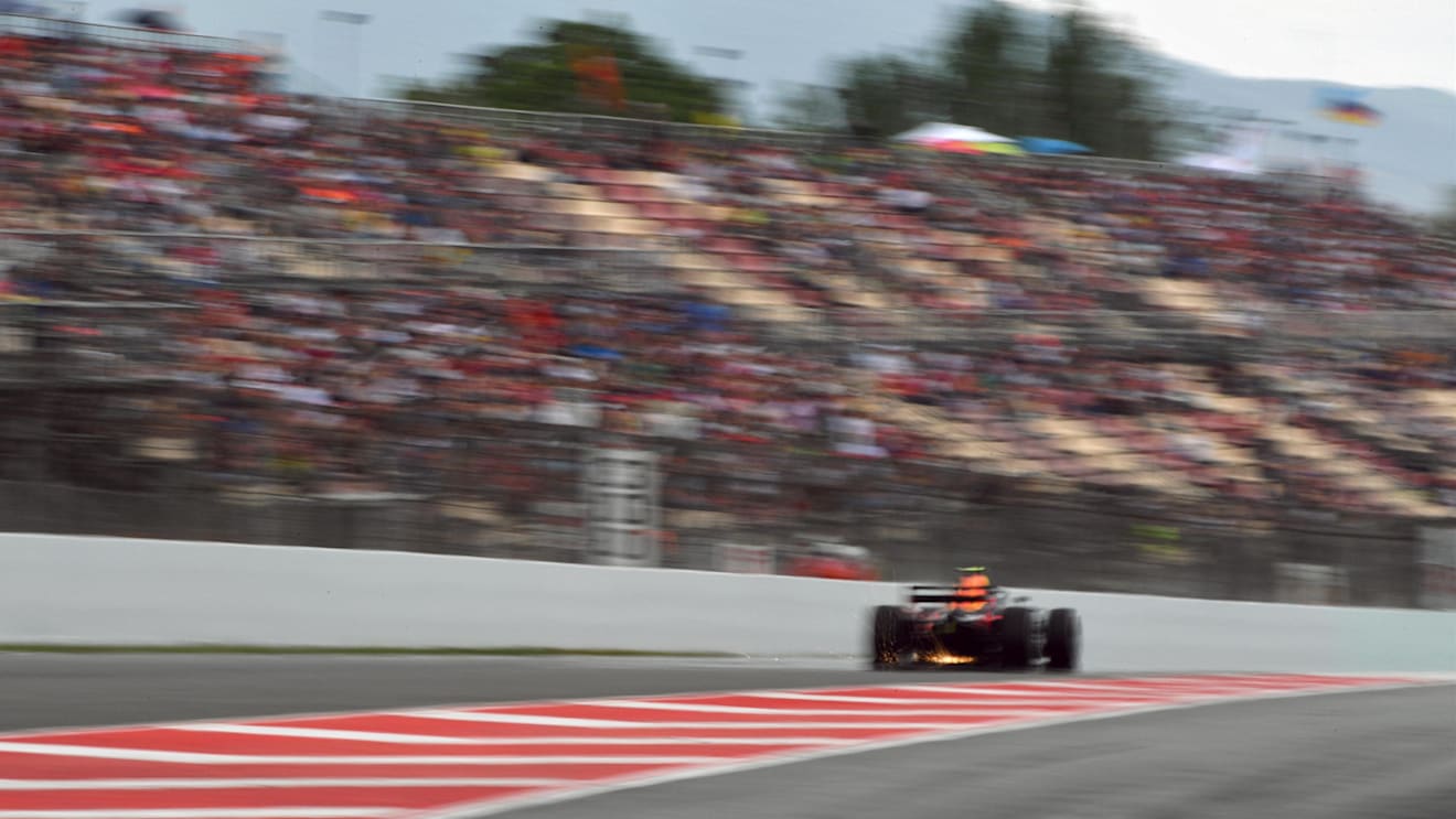 Max Verstappen (NED) Red Bull Racing RB14 sparks at Formula One World Championship, Rd5, Spanish Grand Prix, Qualifying, Barcelona, Spain, Saturday 12 May 2018. © Mark Sutton/Sutton Images