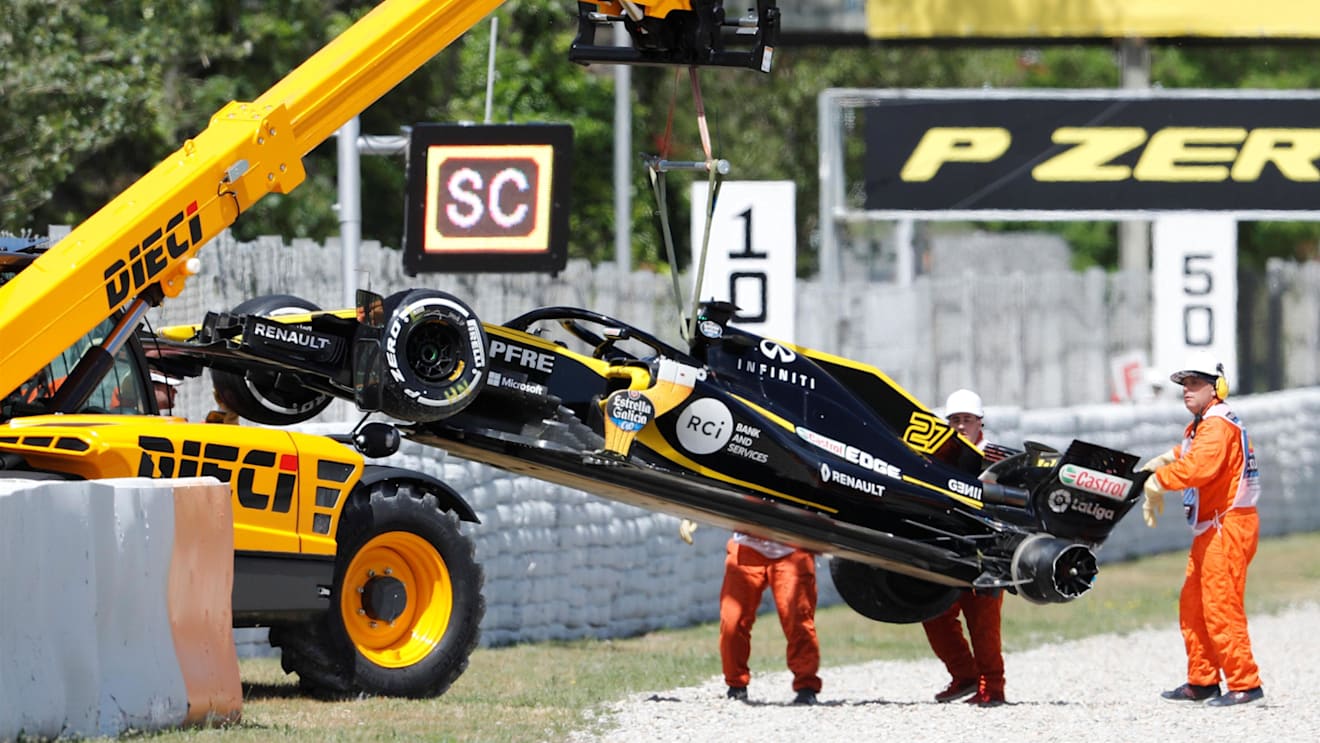 The crashed car of Nico Hulkenberg (GER) Renault Sport F1 Team RS18 is recovered at Formula One World Championship, Rd5, Spanish Grand Prix, Race, Barcelona, Spain, Sunday 13 May 2018. © Zak Mauger/LAT/Sutton Images