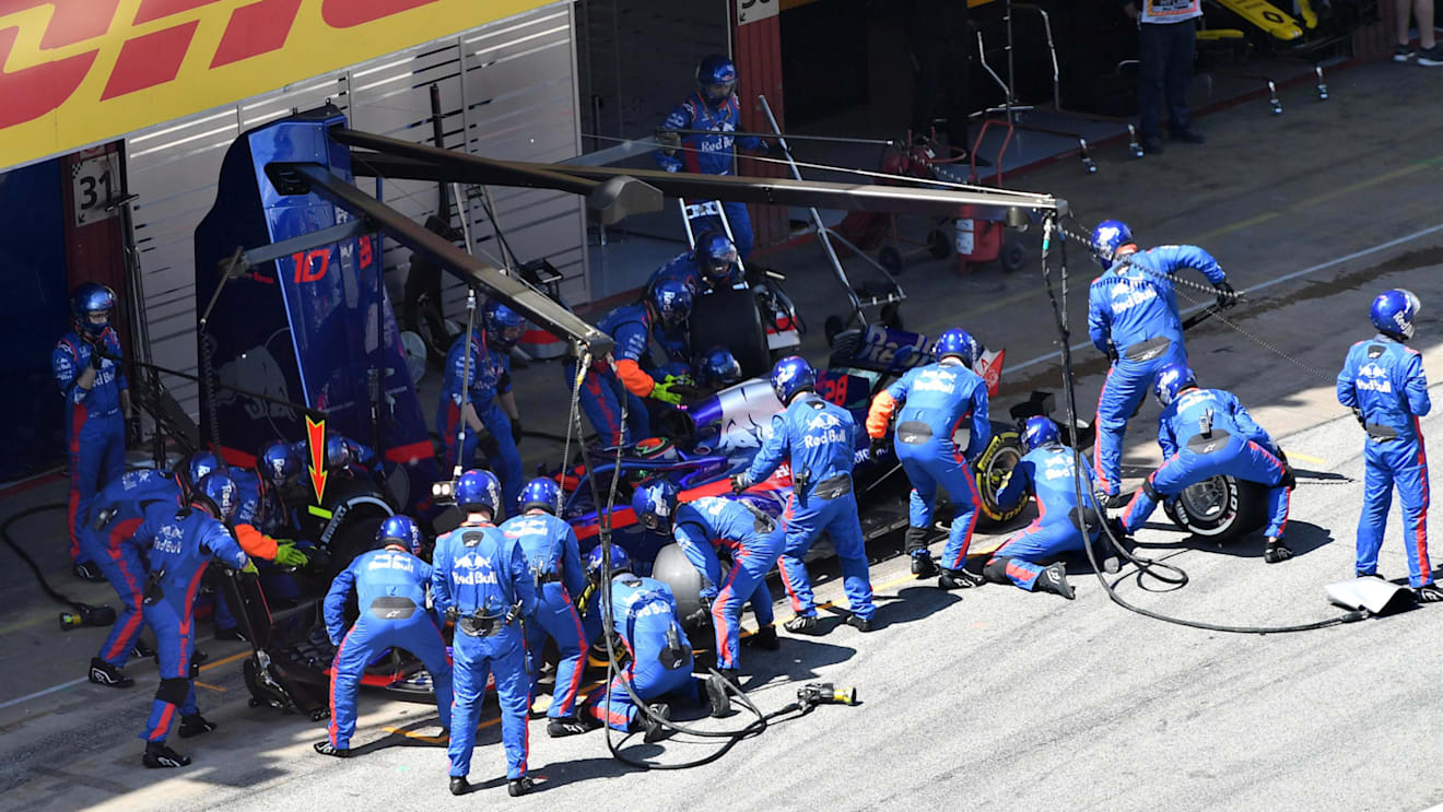 Brendon Hartley (NZL) Scuderia Toro Rosso STR13 pit stop at Formula One World Championship, Rd5, Spanish Grand Prix, Race, Barcelona, Spain, Sunday 13 May 2018. © Jerry Andre/Sutton Images