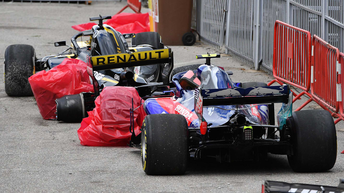 The crashed cars of Race retiree Nico Hulkenberg (GER) Renault Sport F1 Team RS18 and Pierre Gasly (FRA) Scuderia Toro Rosso STR13 at Formula One World Championship, Rd5, Spanish Grand Prix, Race, Barcelona, Spain, Sunday 13 May 2018. © Mark Sutton/Sutton Images