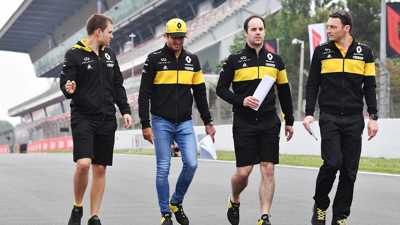 Carlos Sainz jr (ESP) Renault Sport F1 Team walks the track at Formula One World Championship, Rd5, Spanish Grand Prix, Preparations, Barcelona, Spain, Thursday 10 May 2018. © Mark Sutton/Sutton Images
