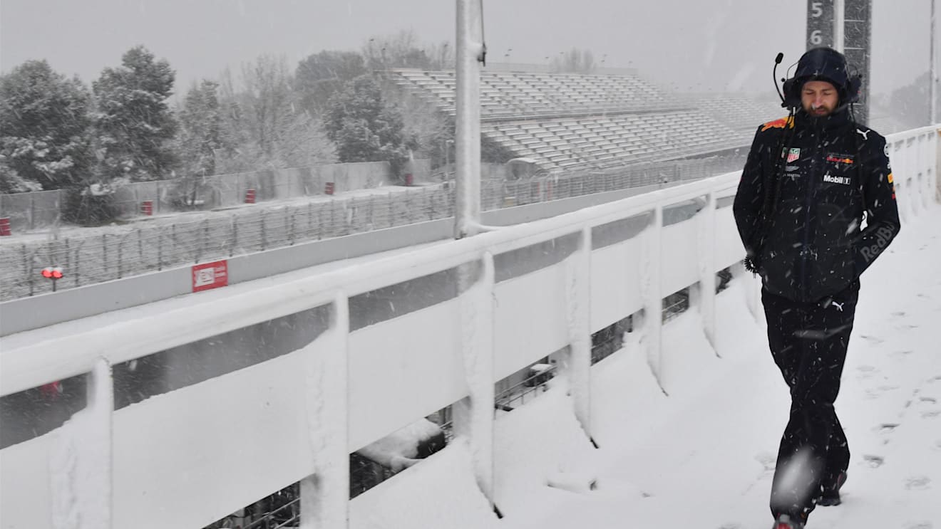 Red Bull Racing mechanic as snow stops testing on day three at Formula One Testing, Day Three, Barcelona, Spain, 28 February 2018. © Mark Sutton/Sutton Images