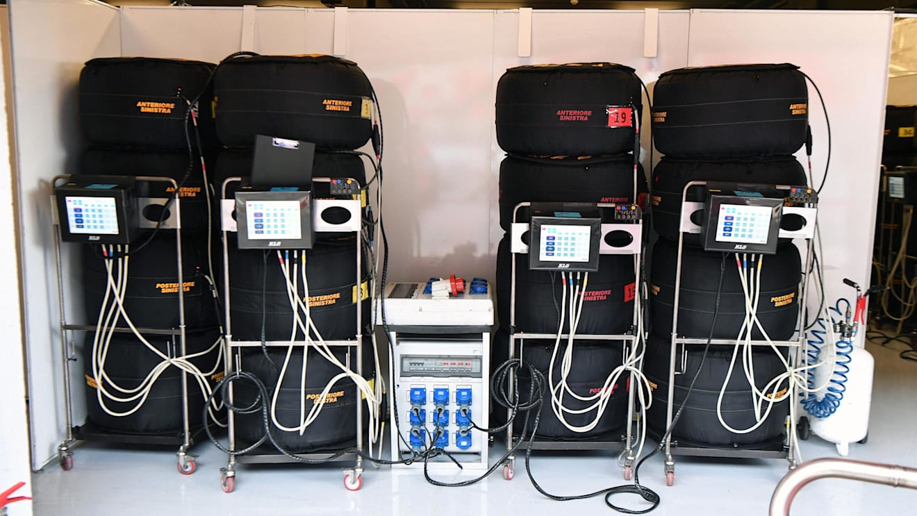Tyre warmers at Formula One Testing, Day Two, Barcelona, Spain, 27 February 2018. © Mark Sutton/Sutton Images