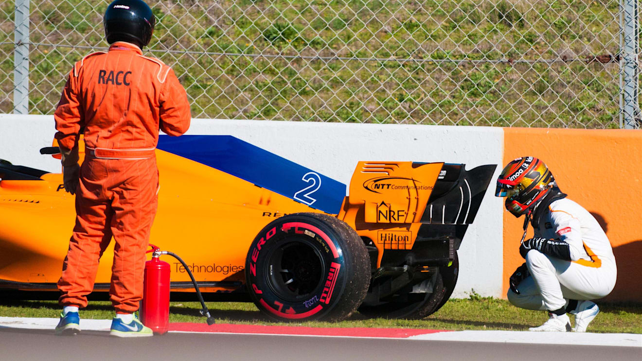 Stoffel Vandoorne (BEL) McLaren MCL33 stops on track at Formula One Testing, Day One, Barcelona, Spain, 6 March 2018. © Marc Calvo/Sutton Images