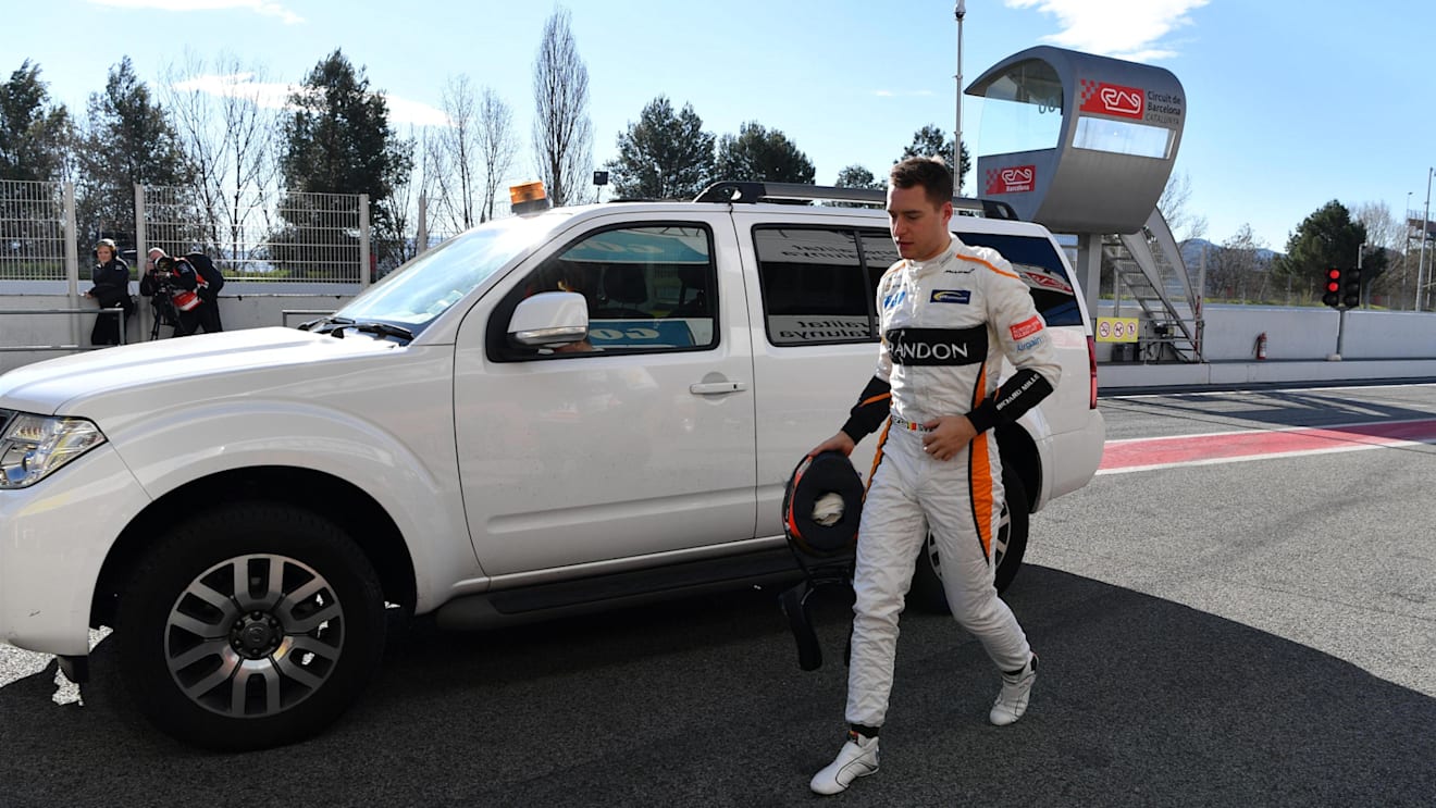 Stoffel Vandoorne (BEL) McLaren returns to the pits at Formula One Testing, Day One, Barcelona, Spain, 6 March 2018. © Mark Sutton/Sutton Images