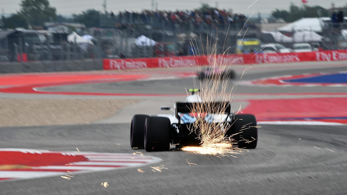 Sergey Sirotkin, Williams FW41 sparks at Formula World Championship, Rd18, United States Grand Prix, Qualifying, Circuit of the Americas, Austin, Texas, USA, Saturday 20 October 2018.