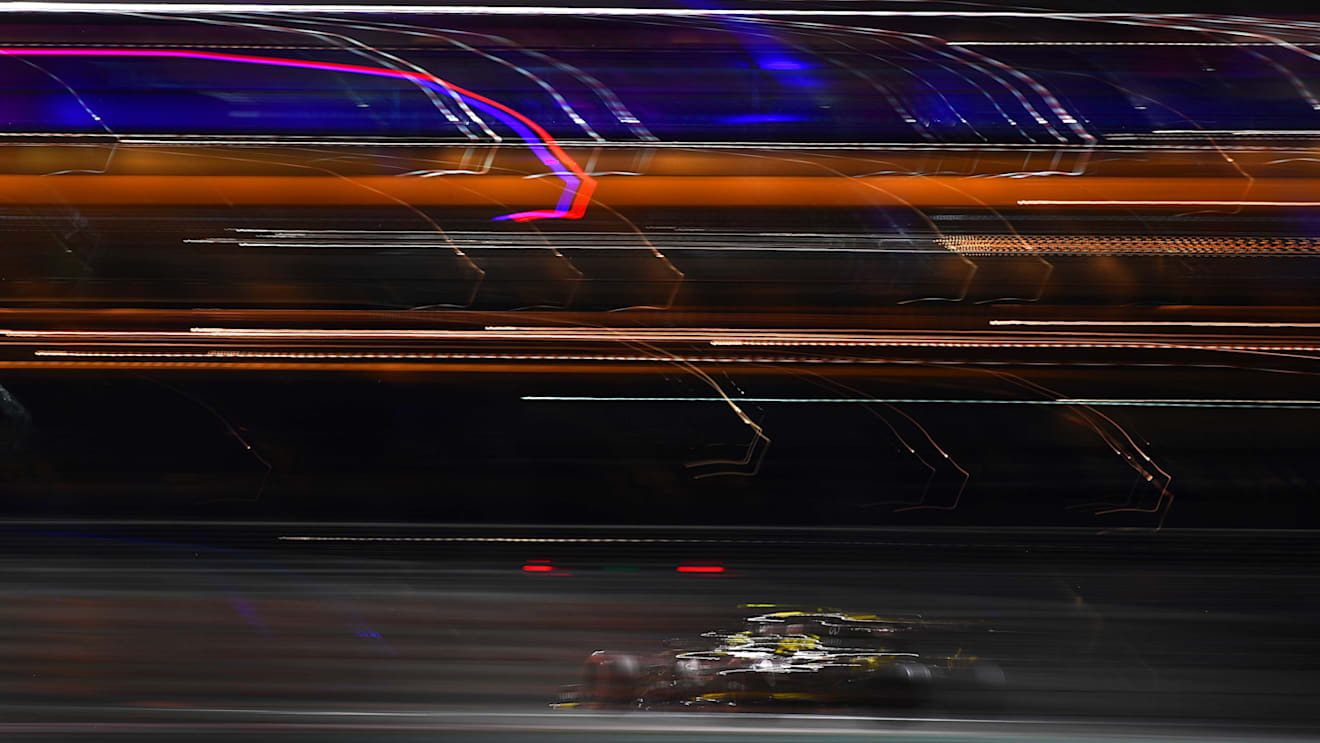 ABU DHABI, UNITED ARAB EMIRATES - NOVEMBER 30: Nico Hulkenberg of Germany driving the (27) Renault Sport Formula One Team RS19 on track during qualifying for the F1 Grand Prix of Abu Dhabi at Yas Marina Circuit on November 30, 2019 in Abu Dhabi, United Arab Emirates. (Photo by Clive Mason/Getty Images)