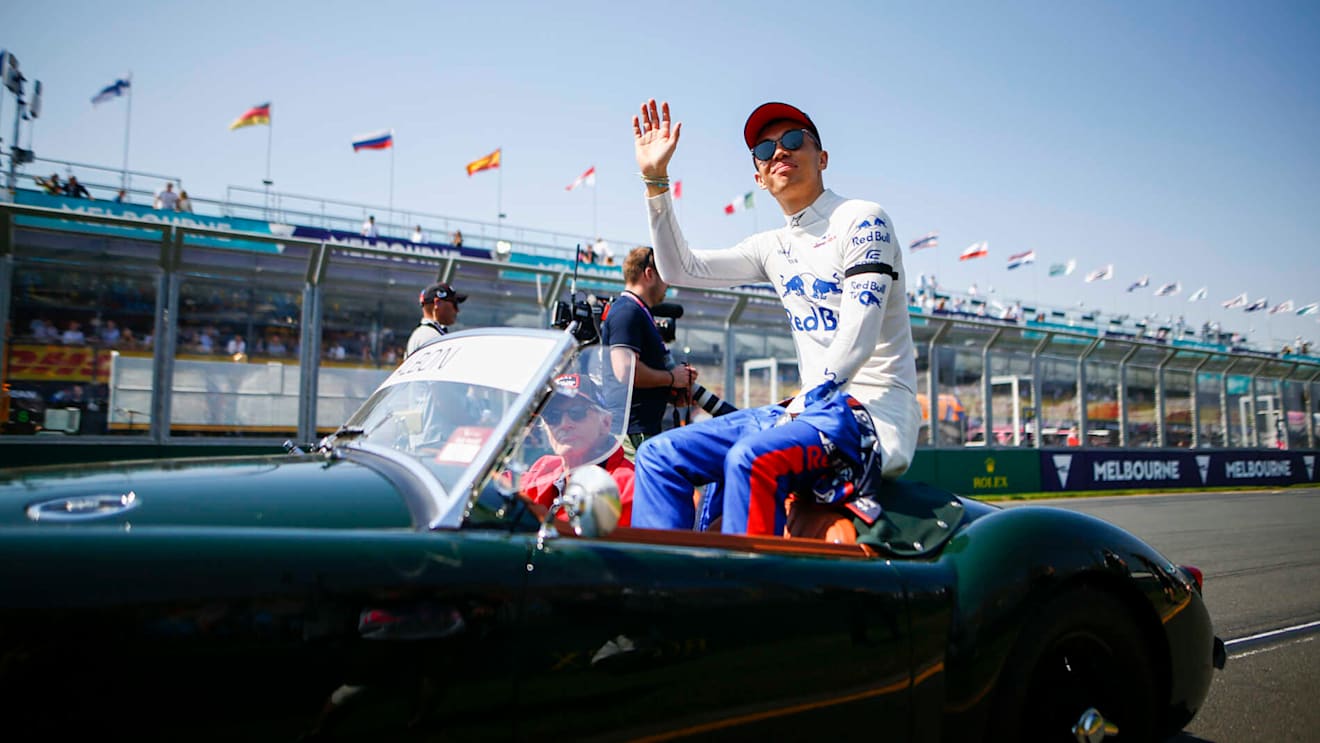 MELBOURNE GRAND PRIX CIRCUIT, AUSTRALIA - MARCH 17: Alexander Albon, Toro Rosso STR14, in the drivers parade during the Australian GP at Melbourne Grand Prix Circuit on March 17, 2019 in Melbourne Grand Prix Circuit, Australia. (Photo by Andy Hone / LAT Images)
