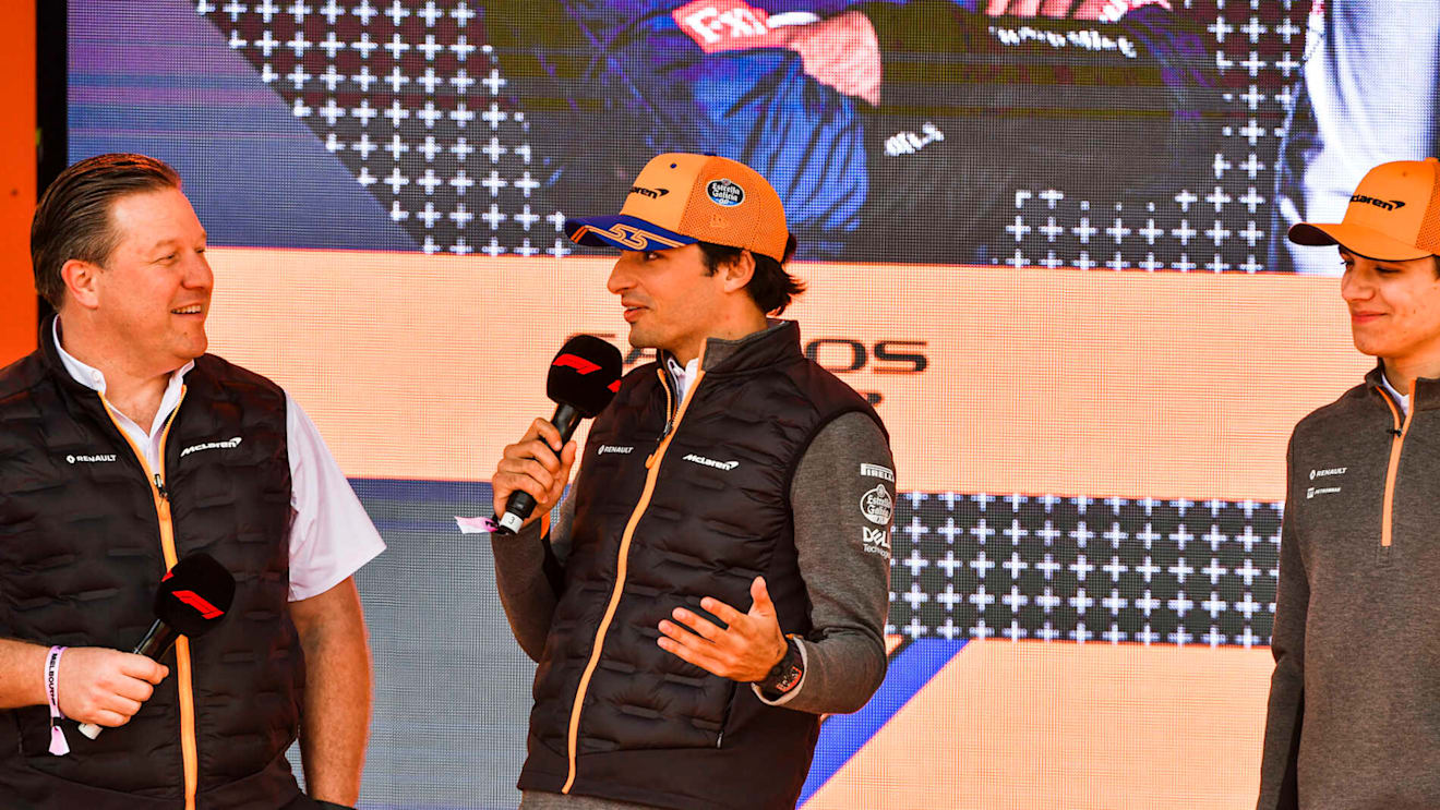 MELBOURNE GRAND PRIX CIRCUIT, AUSTRALIA - MARCH 13: Zak Brown, McLaren Executive Director, Carlos Sainz Jr, McLaren and Lando Norris, McLaren at the Federation Square event during the Australian GP at Melbourne Grand Prix Circuit on March 13, 2019 in Melbourne Grand Prix Circuit, Australia. (Photo by Mark Sutton / Sutton Images)