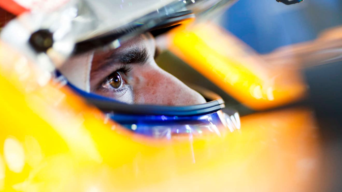 BAKU CITY CIRCUIT, AZERBAIJAN - APRIL 26: Carlos Sainz, McLaren during the Azerbaijan GP at Baku City Circuit on April 26, 2019 in Baku City Circuit, Azerbaijan. (Photo by Zak Mauger / LAT Images)