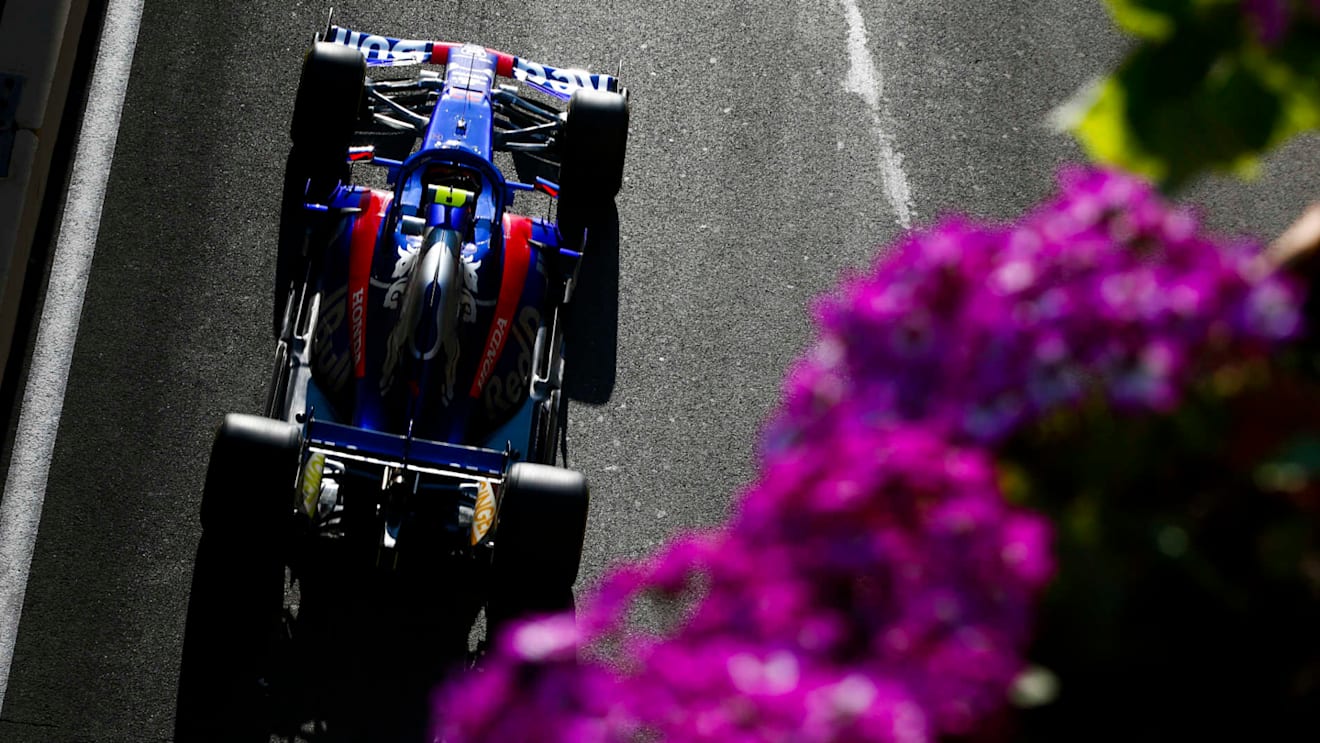 BAKU CITY CIRCUIT, AZERBAIJAN - APRIL 26: Alexander Albon, Toro Rosso STR14 during the Azerbaijan GP at Baku City Circuit on April 26, 2019 in Baku City Circuit, Azerbaijan. (Photo by Andy Hone / LAT Images)