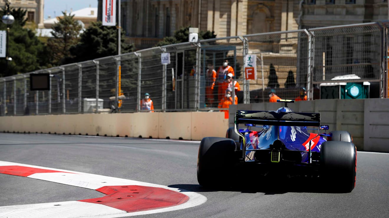 BAKU CITY CIRCUIT, AZERBAIJAN - APRIL 27: Alexander Albon, Toro Rosso STR14 during the Azerbaijan GP at Baku City Circuit on April 27, 2019 in Baku City Circuit, Azerbaijan. (Photo by Glenn Dunbar / LAT Images)