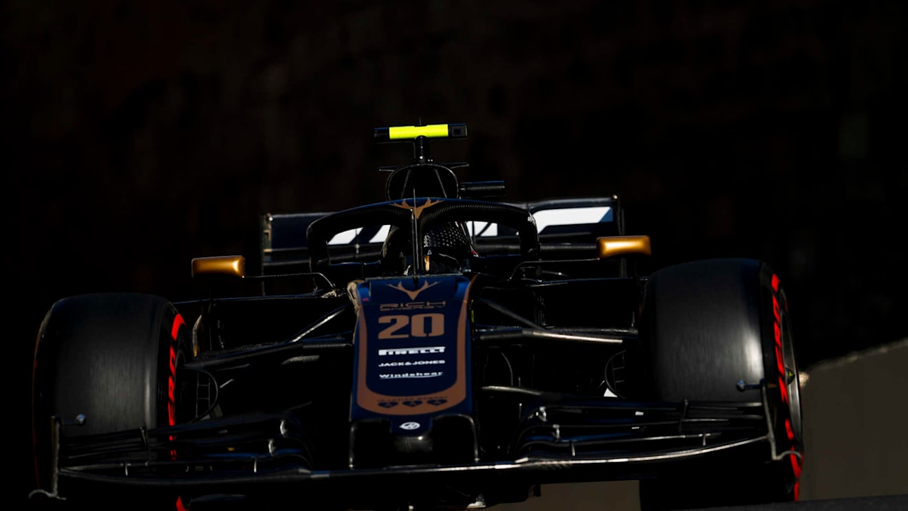 BAKU CITY CIRCUIT, AZERBAIJAN - APRIL 27: Kevin Magnussen, Haas VF-19 during the Azerbaijan GP at Baku City Circuit on April 27, 2019 in Baku City Circuit, Azerbaijan. (Photo by Zak Mauger / LAT Images)