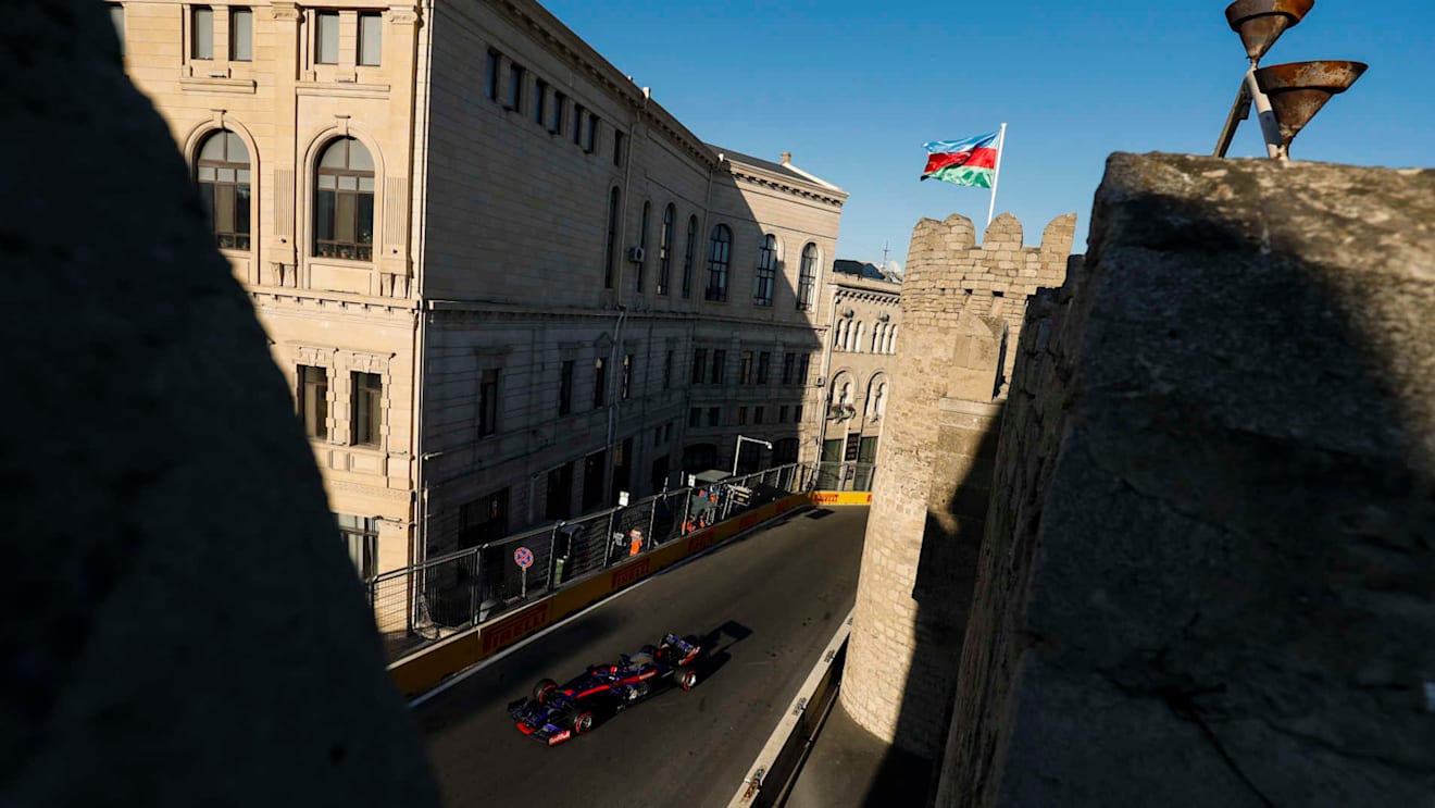 BAKU CITY CIRCUIT, AZERBAIJAN - APRIL 27: Daniil Kvyat, Toro Rosso STR14 during the Azerbaijan GP at Baku City Circuit on April 27, 2019 in Baku City Circuit, Azerbaijan. (Photo by Zak Mauger / LAT Images)