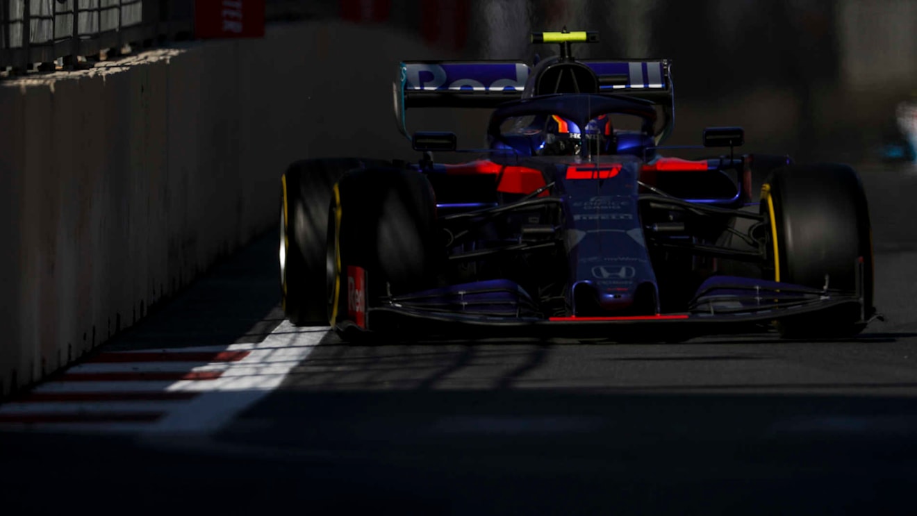 BAKU CITY CIRCUIT, AZERBAIJAN - APRIL 28: Alexander Albon, Toro Rosso STR14 during the Azerbaijan GP at Baku City Circuit on April 28, 2019 in Baku City Circuit, Azerbaijan. (Photo by Zak Mauger / LAT Images)