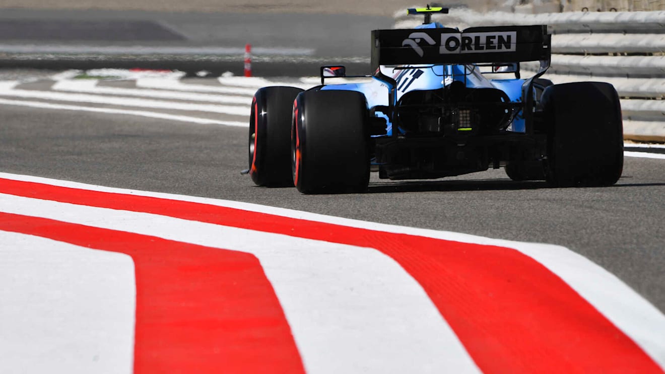 BAHRAIN INTERNATIONAL CIRCUIT, BAHRAIN - MARCH 29: Robert Kubica, Williams FW42 during the Bahrain GP at Bahrain International Circuit on March 29, 2019 in Bahrain International Circuit, Bahrain. (Photo by Mark Sutton / Sutton Images)