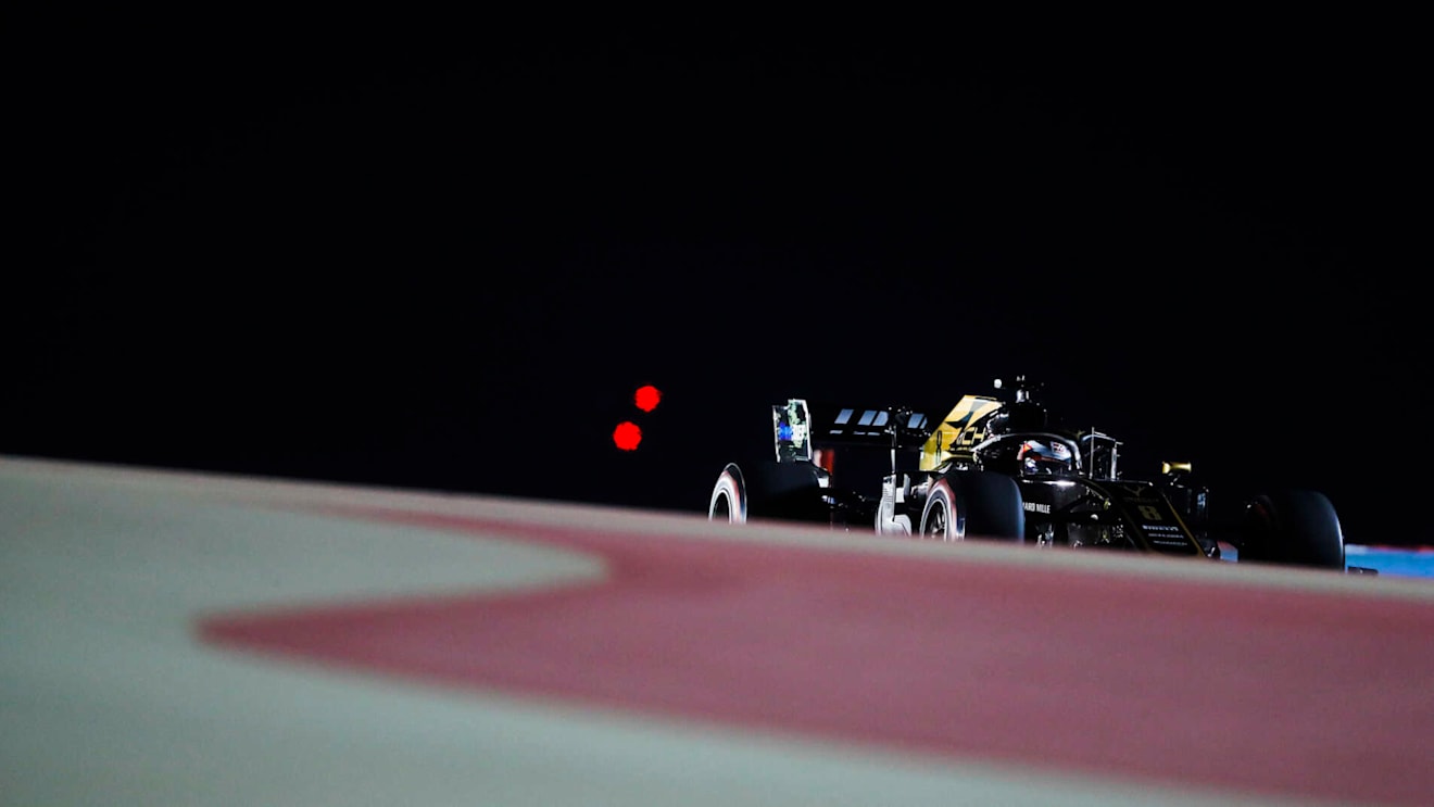 BAHRAIN INTERNATIONAL CIRCUIT, BAHRAIN - MARCH 29: Romain Grosjean, Haas VF-19 during the Bahrain GP at Bahrain International Circuit on March 29, 2019 in Bahrain International Circuit, Bahrain. (Photo by Steven Tee / LAT Images)