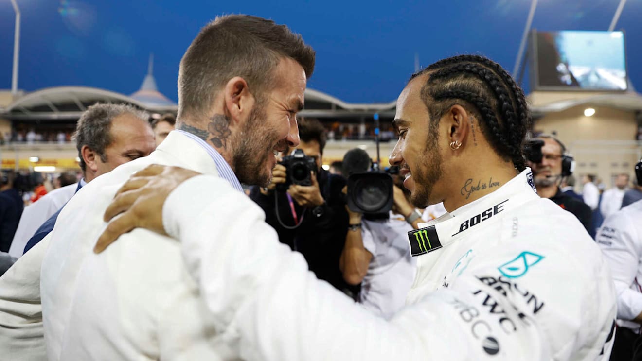 BAHRAIN INTERNATIONAL CIRCUIT, BAHRAIN - MARCH 31: David Beckham meets Lewis Hamilton, Mercedes AMG F1, on the grid during the Bahrain GP at Bahrain International Circuit on March 31, 2019 in Bahrain International Circuit, Bahrain. (Photo by Zak Mauger / LAT Images)