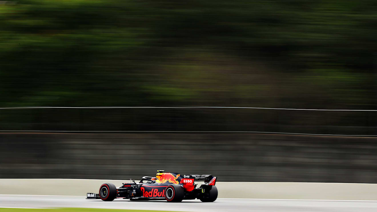 SAO PAULO, BRAZIL - NOVEMBER 16: Alexander Albon of Thailand driving the (23) Aston Martin Red Bull Racing RB15 on track during final practice for the F1 Grand Prix of Brazil at Autodromo Jose Carlos Pace on November 16, 2019 in Sao Paulo, Brazil. (Photo by Mark Thompson/Getty Images)