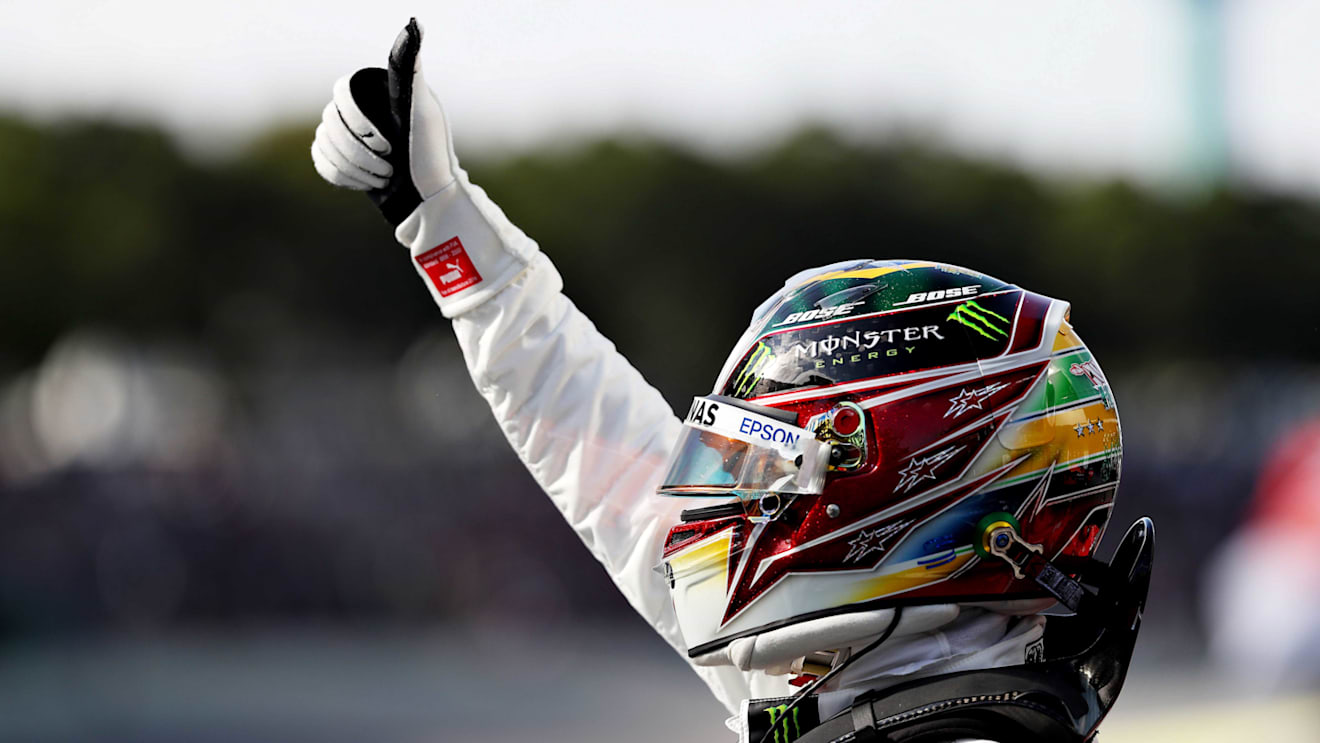 SAO PAULO, BRAZIL - NOVEMBER 16: Third place qualifier Lewis Hamilton of Great Britain and Mercedes GP celebrates in parc ferme during qualifying for the F1 Grand Prix of Brazil at Autodromo Jose Carlos Pace on November 16, 2019 in Sao Paulo, Brazil. (Photo by Mark Thompson/Getty Images)