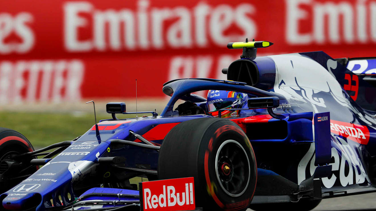 SHANGHAI INTERNATIONAL CIRCUIT, CHINA - APRIL 14: Alexander Albon, Toro Rosso STR14 during the Chinese GP at Shanghai International Circuit on April 14, 2019 in Shanghai International Circuit, China. (Photo by Zak Mauger / LAT Images)