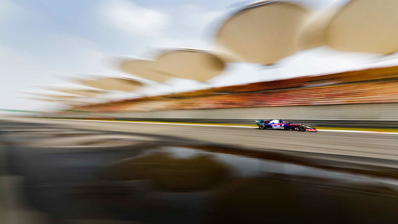 SHANGHAI INTERNATIONAL CIRCUIT, CHINA - APRIL 12: Daniil Kvyat, Toro Rosso STR14 during the Chinese GP at Shanghai International Circuit on April 12, 2019 in Shanghai International Circuit, China. (Photo by Glenn Dunbar / LAT Images)