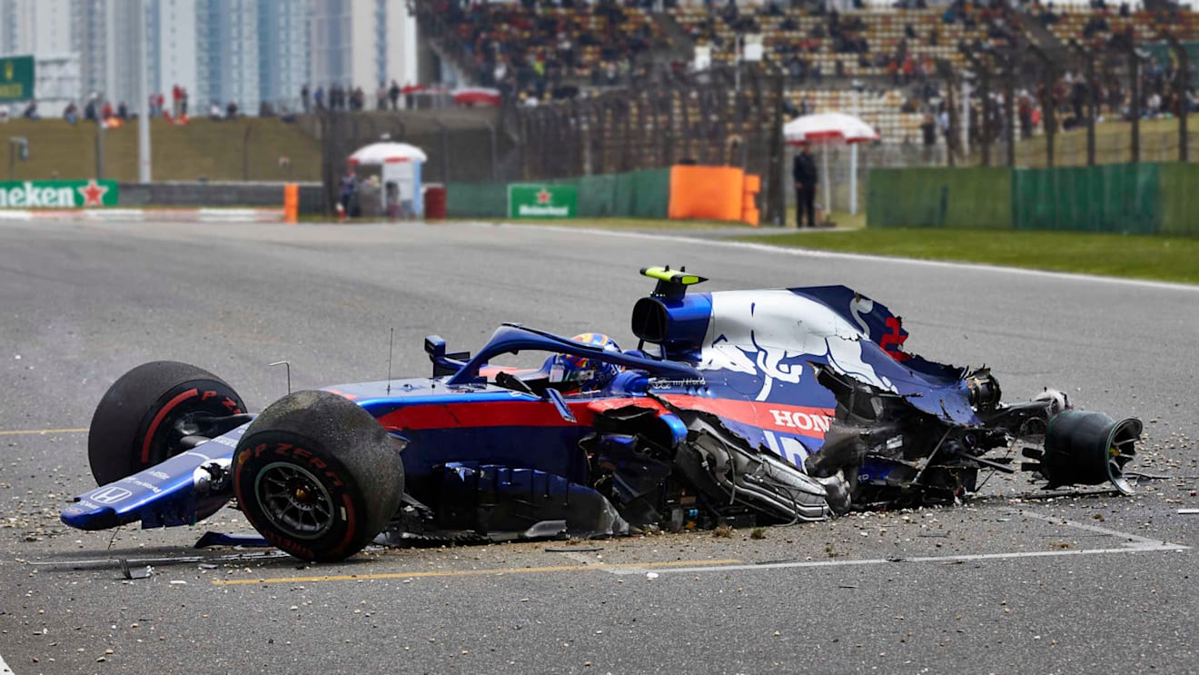 SHANGHAI INTERNATIONAL CIRCUIT, CHINA - APRIL 13: Alexander Albon, Toro Rosso STR14, comes to a halt after losing control and hitting a barrier towards the end of practice 3 during the Chinese GP at Shanghai International Circuit on April 13, 2019 in Shanghai International Circuit, China. (Photo by Steve Etherington / LAT Images)