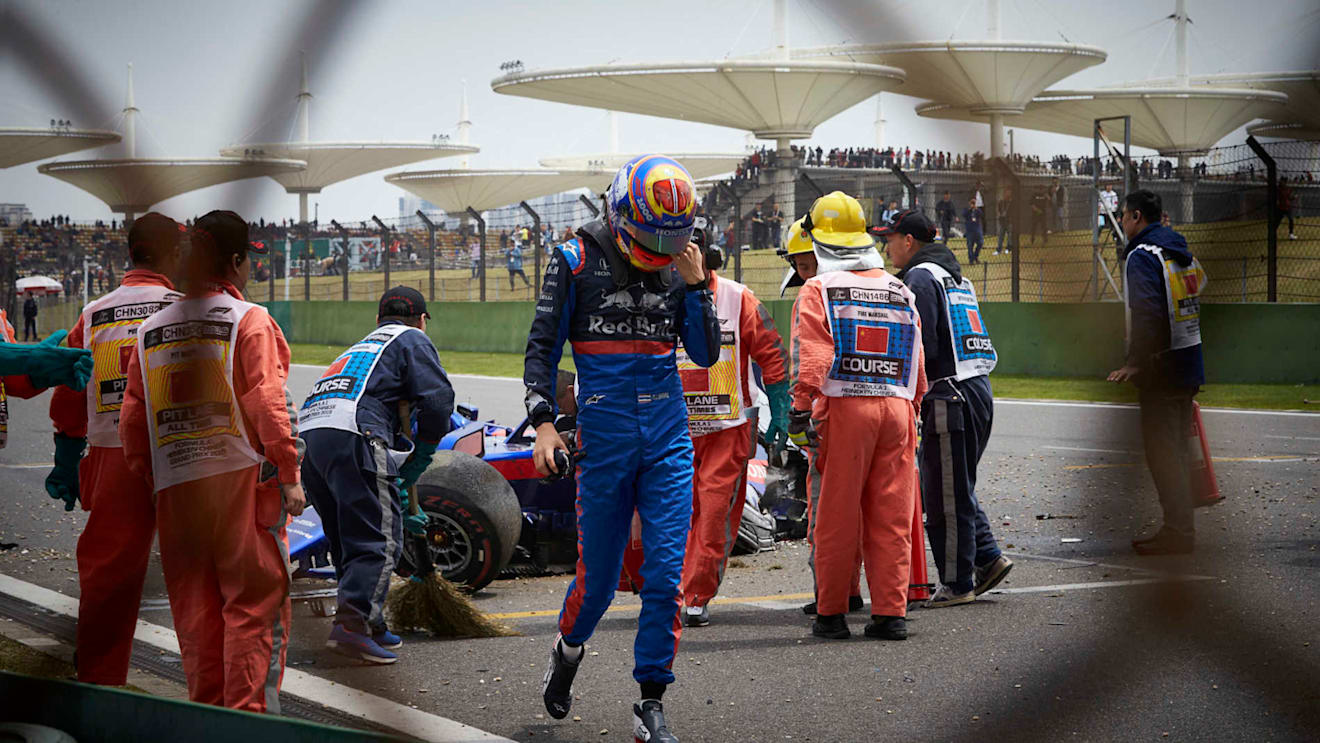SHANGHAI INTERNATIONAL CIRCUIT, CHINA - APRIL 13: Alexander Albon, Toro Rosso, walks away from his car after losing control and hitting a barrier towards the end of practice 3 during the Chinese GP at Shanghai International Circuit on April 13, 2019 in Shanghai International Circuit, China. (Photo by Steve Etherington / LAT Images)