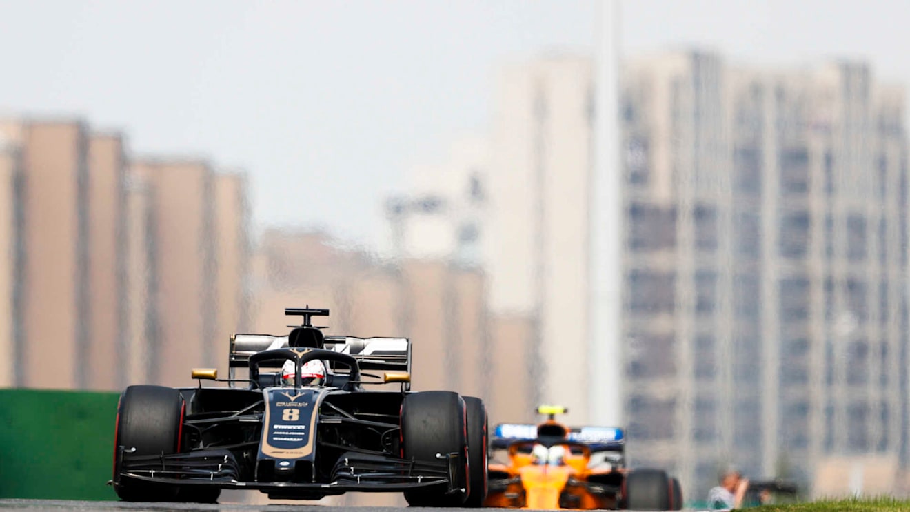 SHANGHAI INTERNATIONAL CIRCUIT, CHINA - APRIL 13: Romain Grosjean, Haas VF-19, leads Lando Norris, McLaren MCL34 during the Chinese GP at Shanghai International Circuit on April 13, 2019 in Shanghai International Circuit, China. (Photo by Glenn Dunbar / LAT Images)