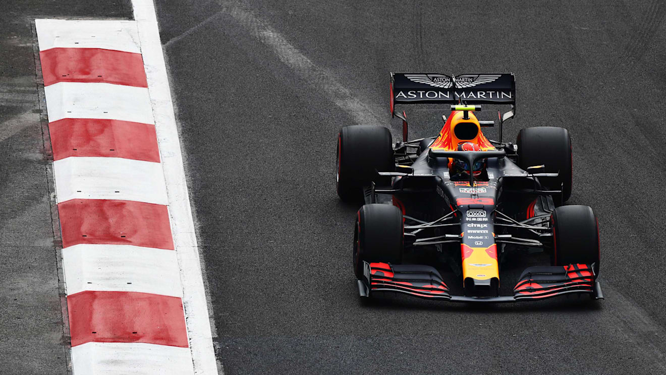 MEXICO CITY, MEXICO - OCTOBER 26: Alexander Albon of Thailand driving the (23) Aston Martin Red Bull Racing RB15 on track during qualifying for the F1 Grand Prix of Mexico at Autodromo Hermanos Rodriguez on October 26, 2019 in Mexico City, Mexico. (Photo by Mark Thompson/Getty Images)