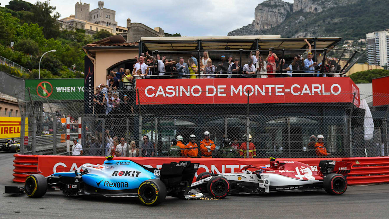 MONTE CARLO, MONACO - MAY 26: Antonio Giovinazzi, Alfa Romeo Racing C38, makes contact with Robert Kubica, Williams FW42 during the Monaco GP at Monte Carlo on May 26, 2019 in Monte Carlo, Monaco. (Photo by Jerry Andre / Sutton Images)