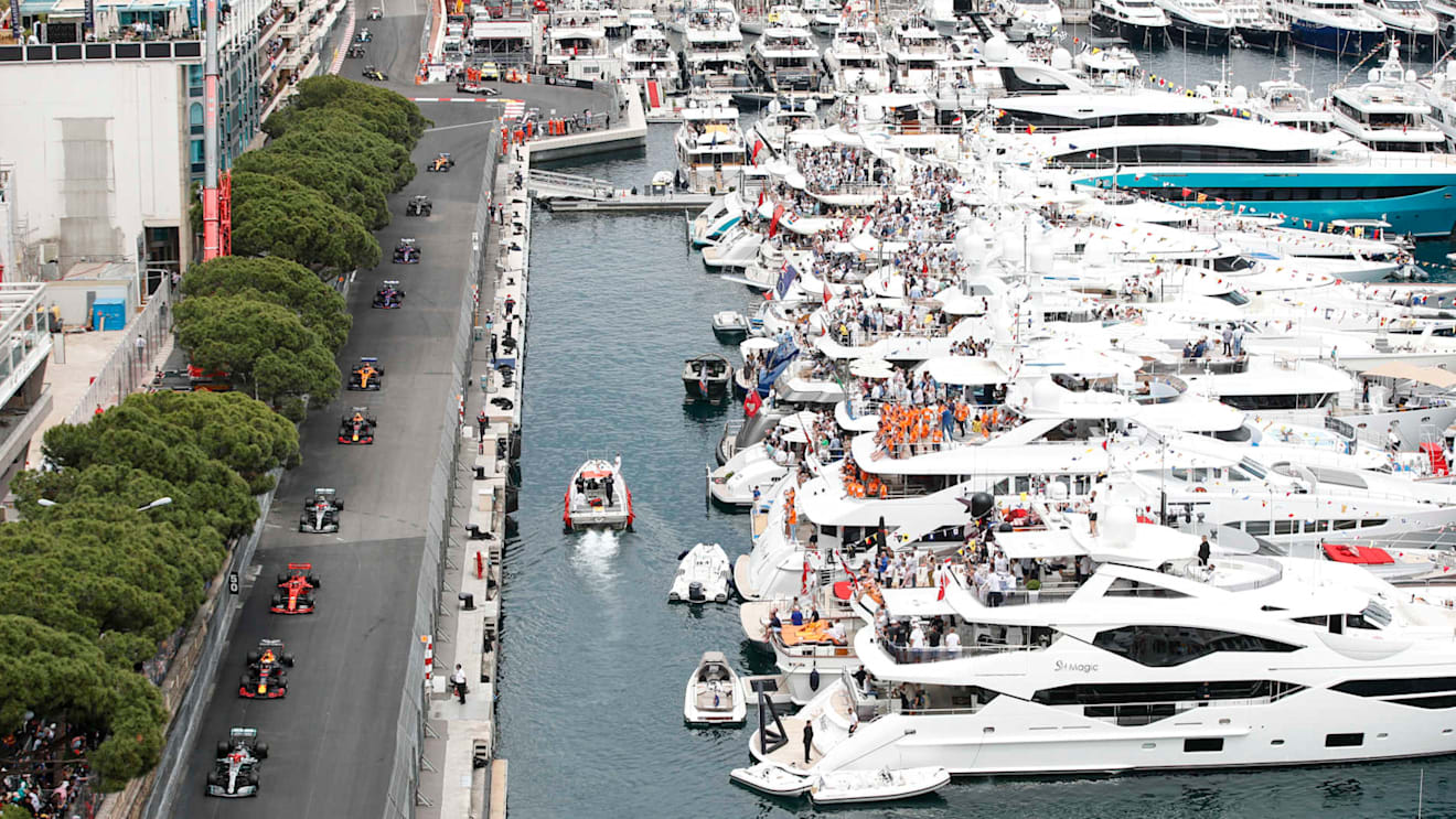 MONTE CARLO, MONACO - MAY 26: Lewis Hamilton, Mercedes AMG F1 W10, leads Max Verstappen, Red Bull Racing RB15, Sebastian Vettel, Ferrari SF90, Valtteri Bottas, Mercedes AMG W10, Pierre Gasly, Red Bull Racing RB15, and the rest of the field during the Monaco GP at Monte Carlo on May 26, 2019 in Monte Carlo, Monaco. (Photo by Joe Portlock / LAT Images)
