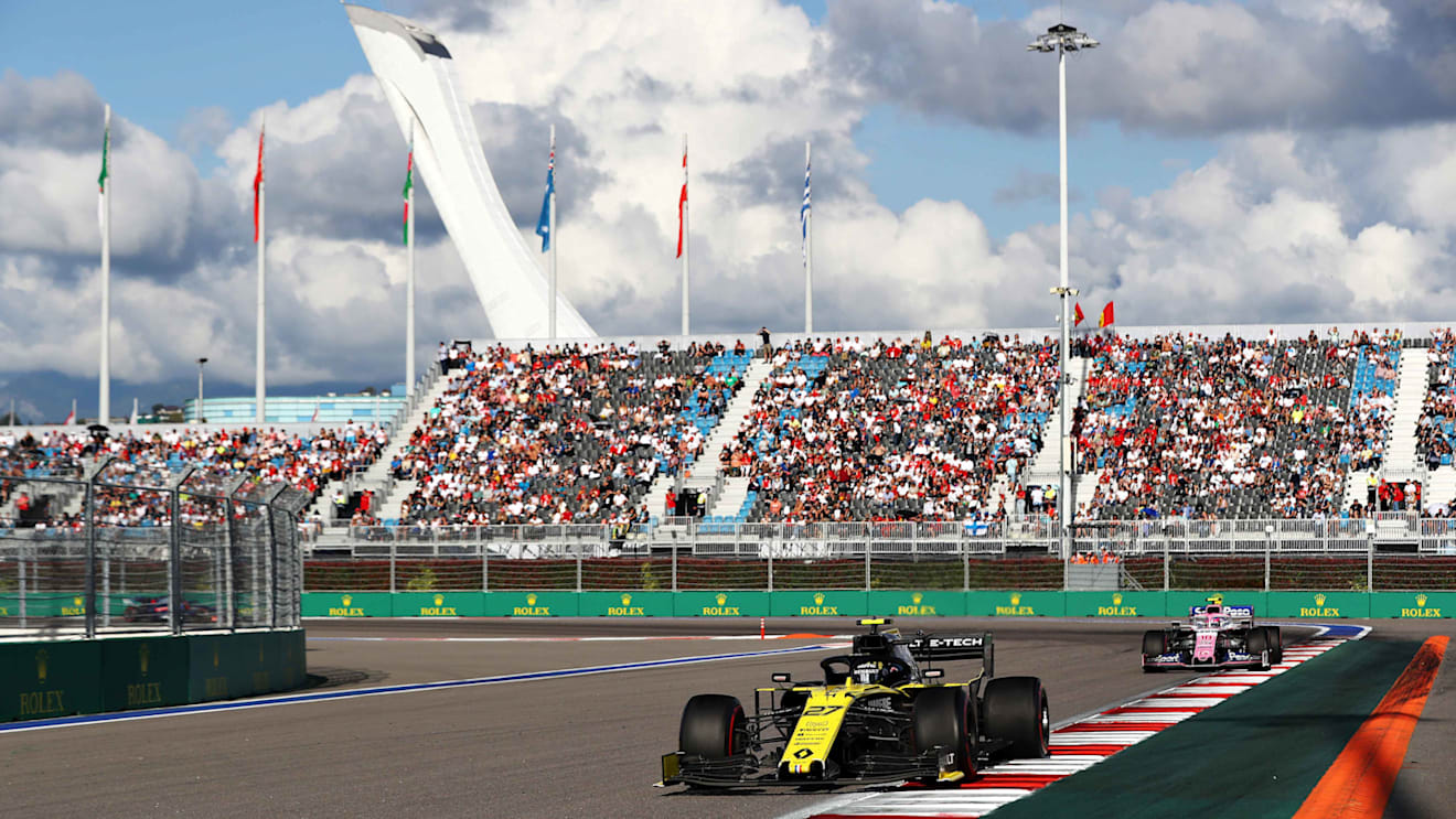 SOCHI, RUSSIA - SEPTEMBER 29: Nico Hulkenberg of Germany driving the (27) Renault Sport Formula One Team RS19 on track during the F1 Grand Prix of Russia at Sochi Autodrom on September 29, 2019 in Sochi, Russia. (Photo by Mark Thompson/Getty Images)