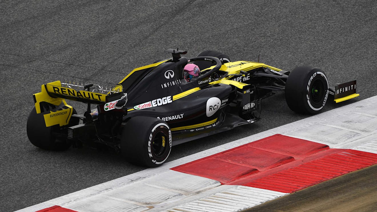 BAHRAIN INTERNATIONAL CIRCUIT, BAHRAIN - APRIL 02: Daniel Ricciardo, Renault R.S.19 during the Bahrain April testing at Bahrain International Circuit on April 02, 2019 in Bahrain International Circuit, Bahrain. (Photo by Mark Sutton / Sutton Images)