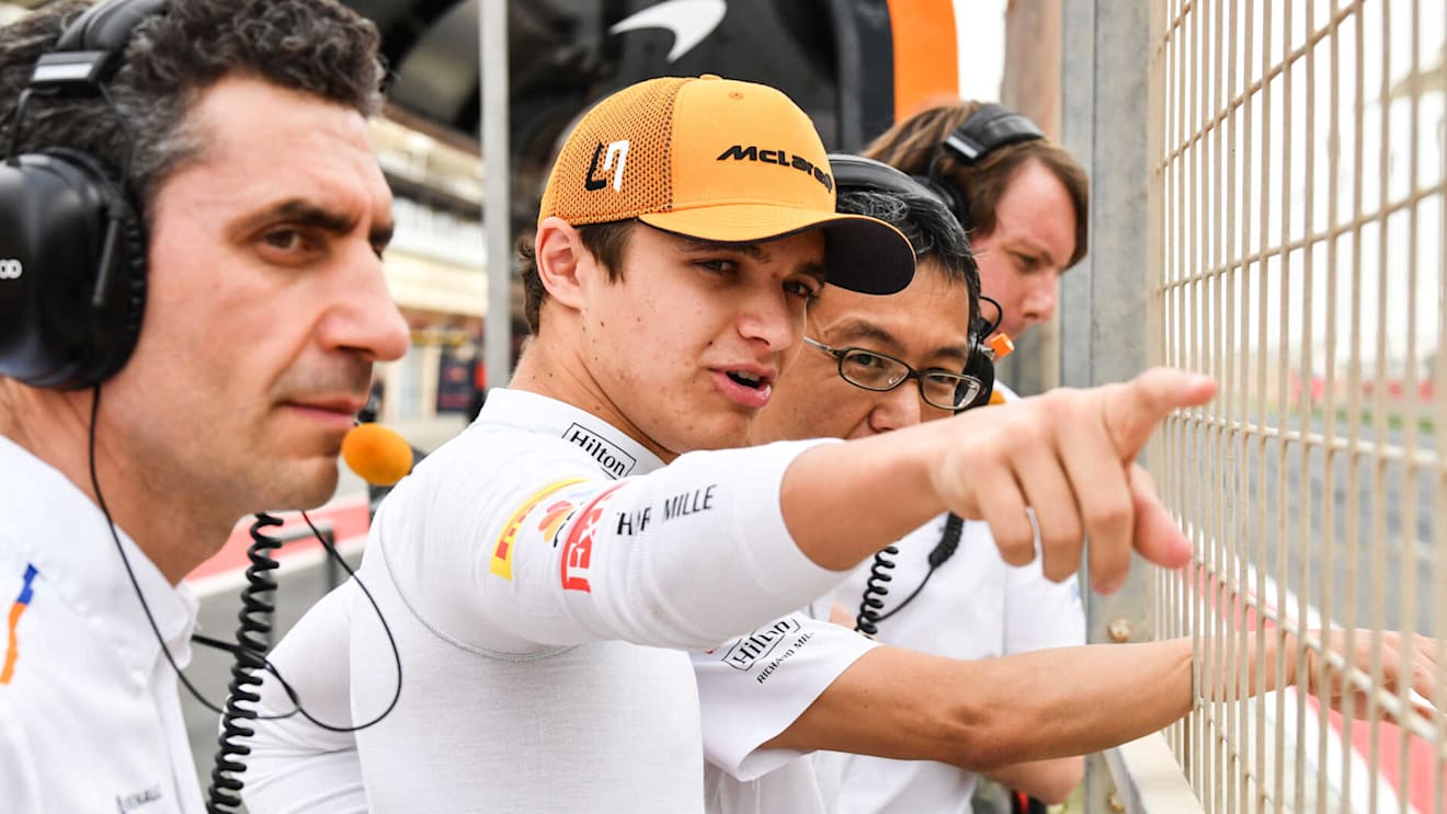 BAHRAIN INTERNATIONAL CIRCUIT, BAHRAIN - APRIL 02: Lando Norris, McLaren, talks about the track with the team during the Bahrain April testing at Bahrain International Circuit on April 02, 2019 in Bahrain International Circuit, Bahrain. (Photo by Mark Sutton / Sutton Images)