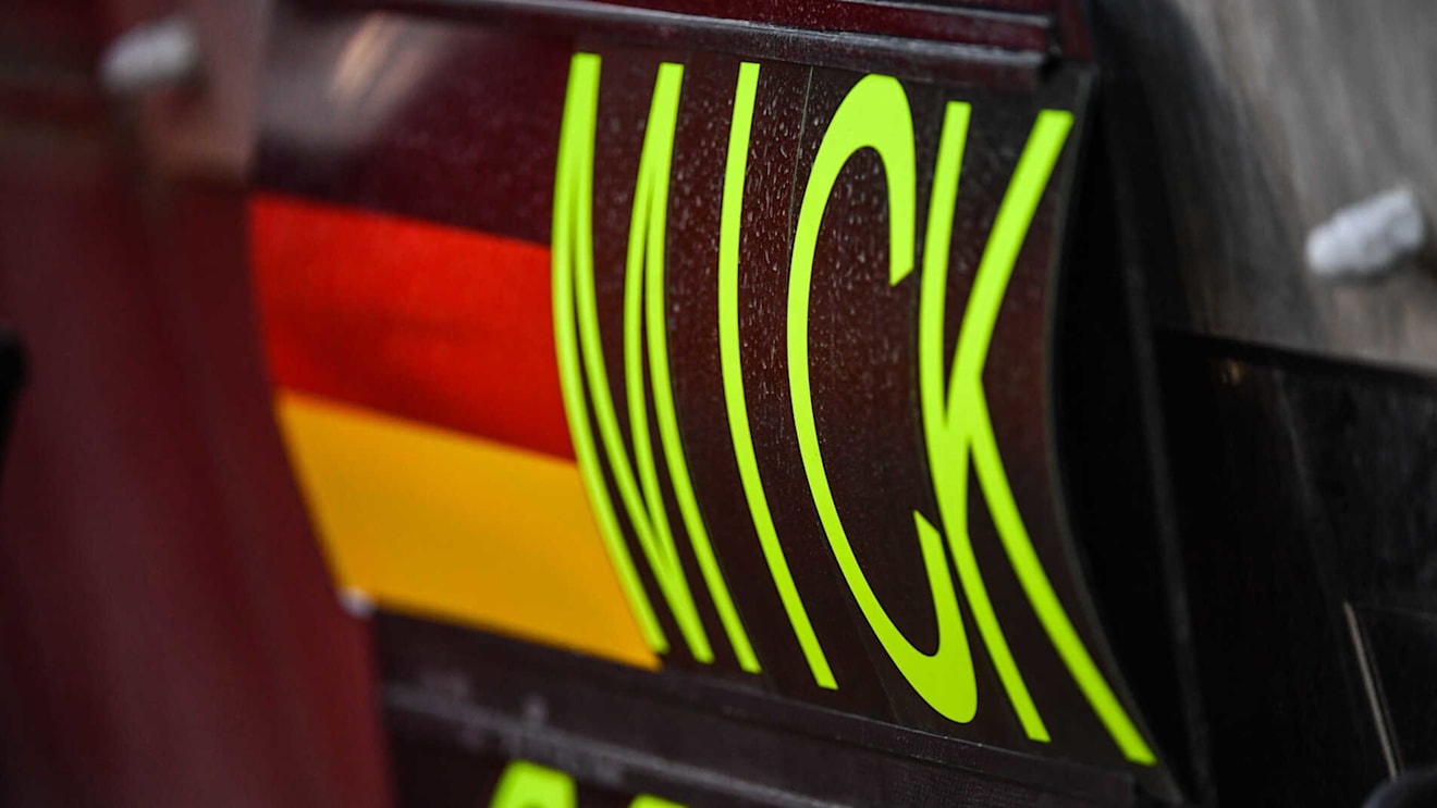 BAHRAIN INTERNATIONAL CIRCUIT, BAHRAIN - APRIL 02: Mick Schumacher, Ferrari, pit board during the Bahrain April testing at Bahrain International Circuit on April 02, 2019 in Bahrain International Circuit, Bahrain. (Photo by Mark Sutton / Sutton Images)
