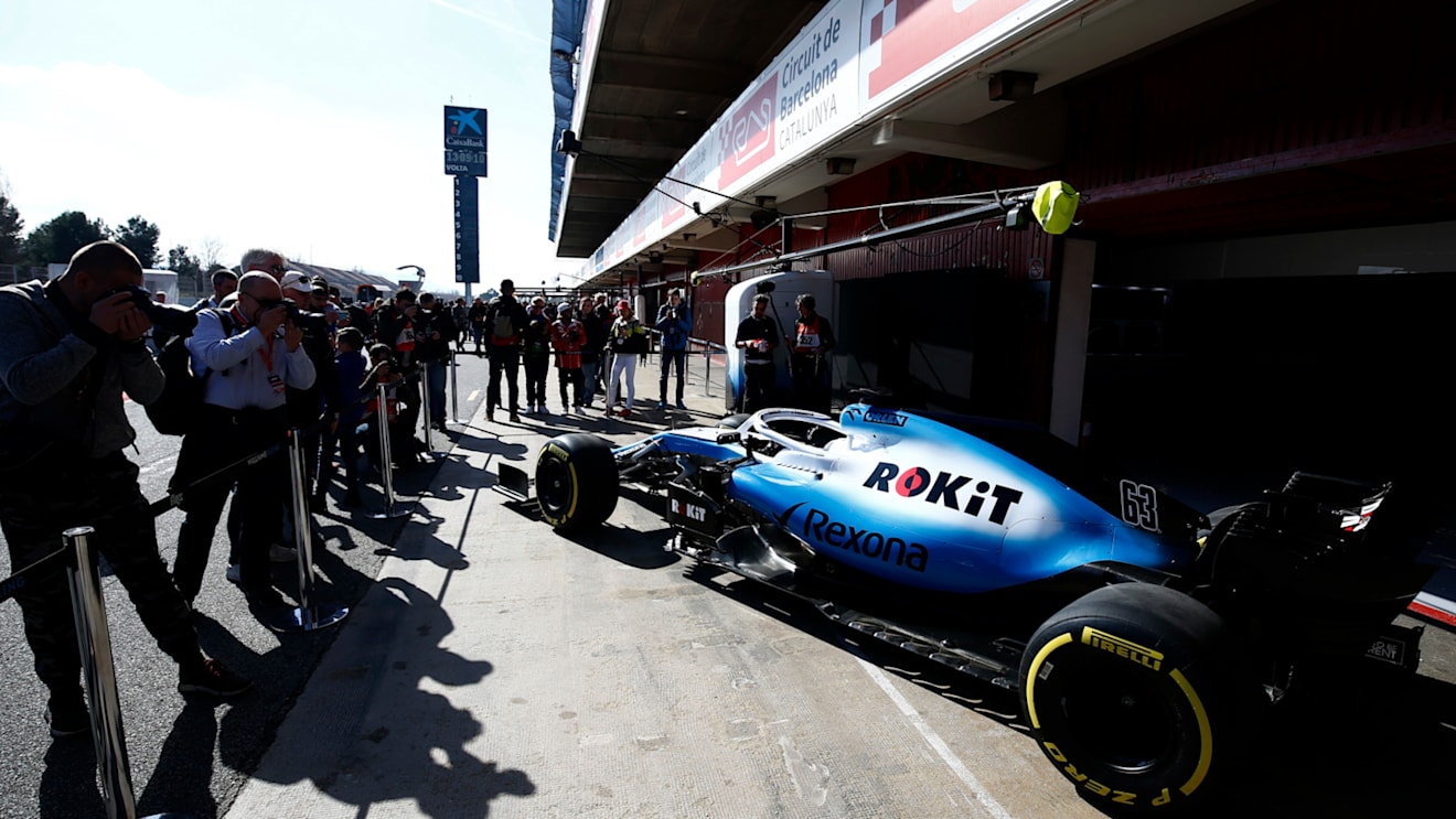 CIRCUIT DE BARCELONA-CATALUNYA, SPAIN - FEBRUARY 18: Photographers shoot the new Williams FW42 during the Barcelona February testing at Circuit de Barcelona-Catalunya on February 18, 2019 in Circuit de Barcelona-Catalunya, Spain. (Photo by Andy Hone / LAT Images)