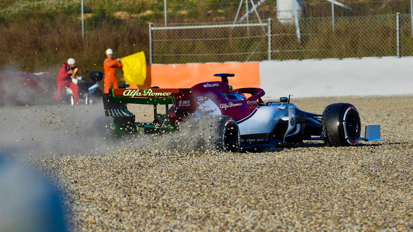 CIRCUIT DE BARCELONA-CATALUNYA, SPAIN - FEBRUARY 18: Kimi Raikkonen, Alfa Romeo Racing C38, spins into the gravel on the opening morning of testing during the Barcelona February testing at Circuit de Barcelona-Catalunya on February 18, 2019 in Circuit de Barcelona-Catalunya, Spain. (Photo by Jerry Andre / Sutton Images)