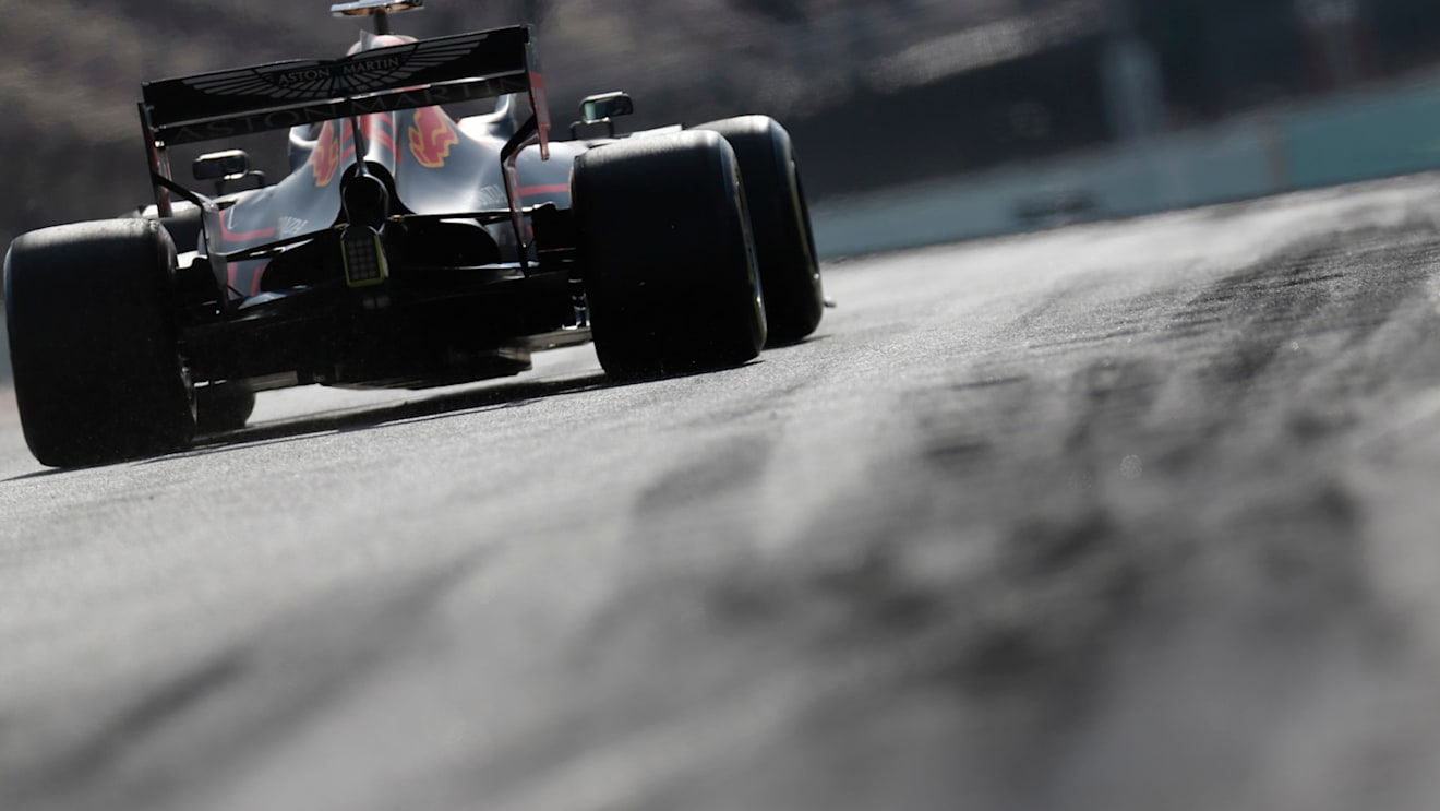 CIRCUIT DE BARCELONA-CATALUNYA, SPAIN - FEBRUARY 19: Pierre Gasly, Red Bull Racing RB15 during the Barcelona February testing at Circuit de Barcelona-Catalunya on February 19, 2019 in Circuit de Barcelona-Catalunya, Spain. (Photo by Joe Portlock / LAT Images)