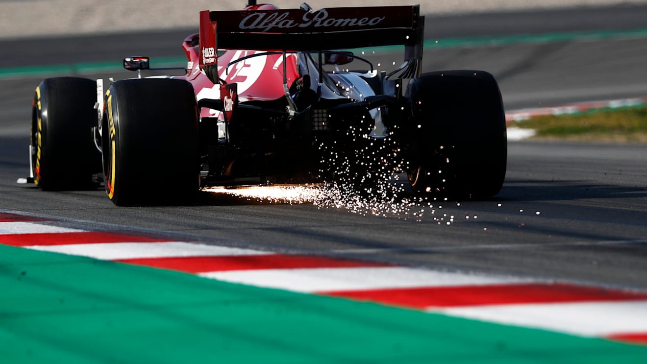 CIRCUIT DE BARCELONA-CATALUNYA, SPAIN - MARCH 01: Kimi Raikkonen, Alfa Romeo Racing C38 sparks during the Barcelona February testing II at Circuit de Barcelona-Catalunya on March 01, 2019 in Circuit de Barcelona-Catalunya, Spain. (Photo by Glenn Dunbar / LAT Images)