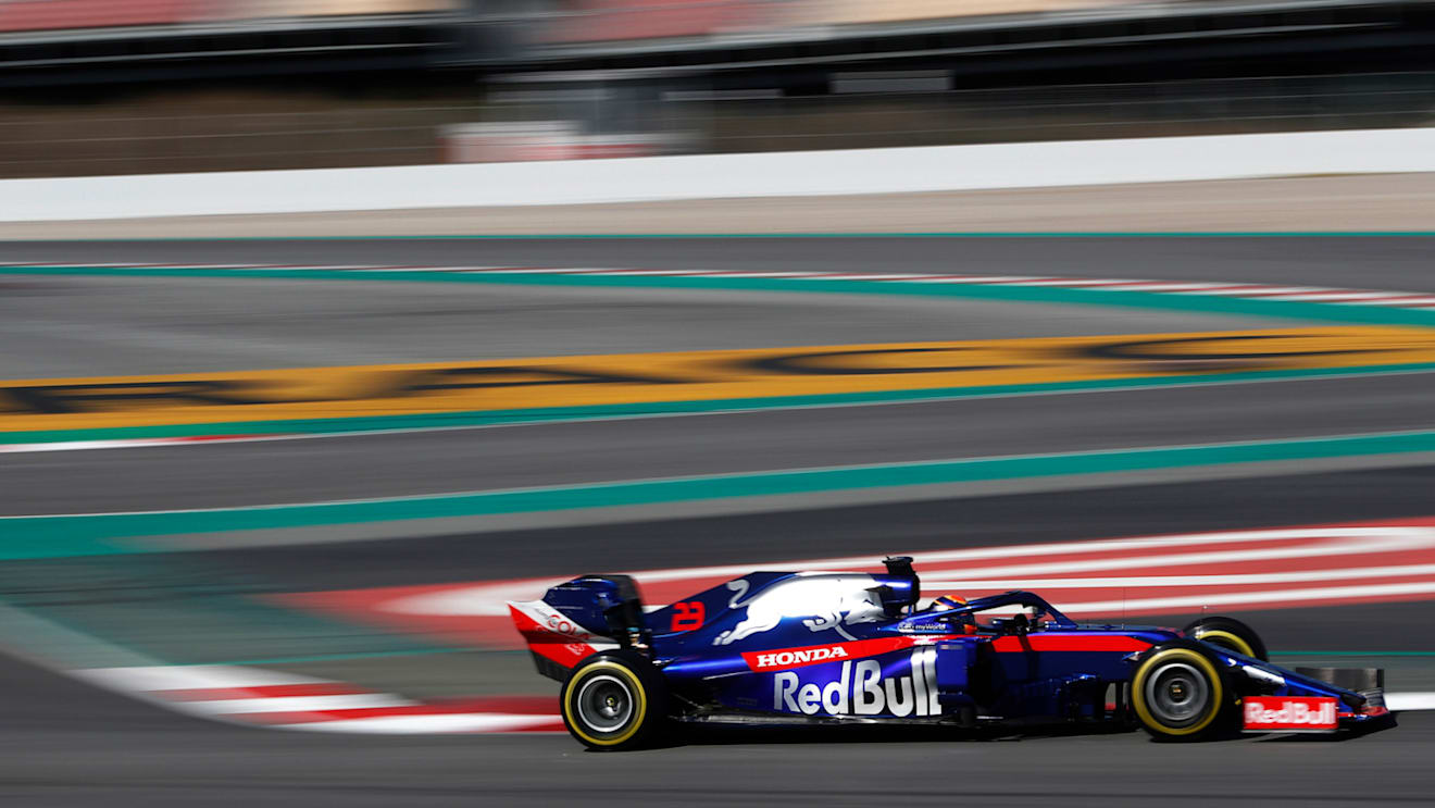 CIRCUIT DE BARCELONA-CATALUNYA, SPAIN - FEBRUARY 26: Alex Albon, Scuderia Toro Rosso STR14 during the Barcelona February testing II at Circuit de Barcelona-Catalunya on February 26, 2019 in Circuit de Barcelona-Catalunya, Spain. (Photo by Zak Mauger / LAT Images)